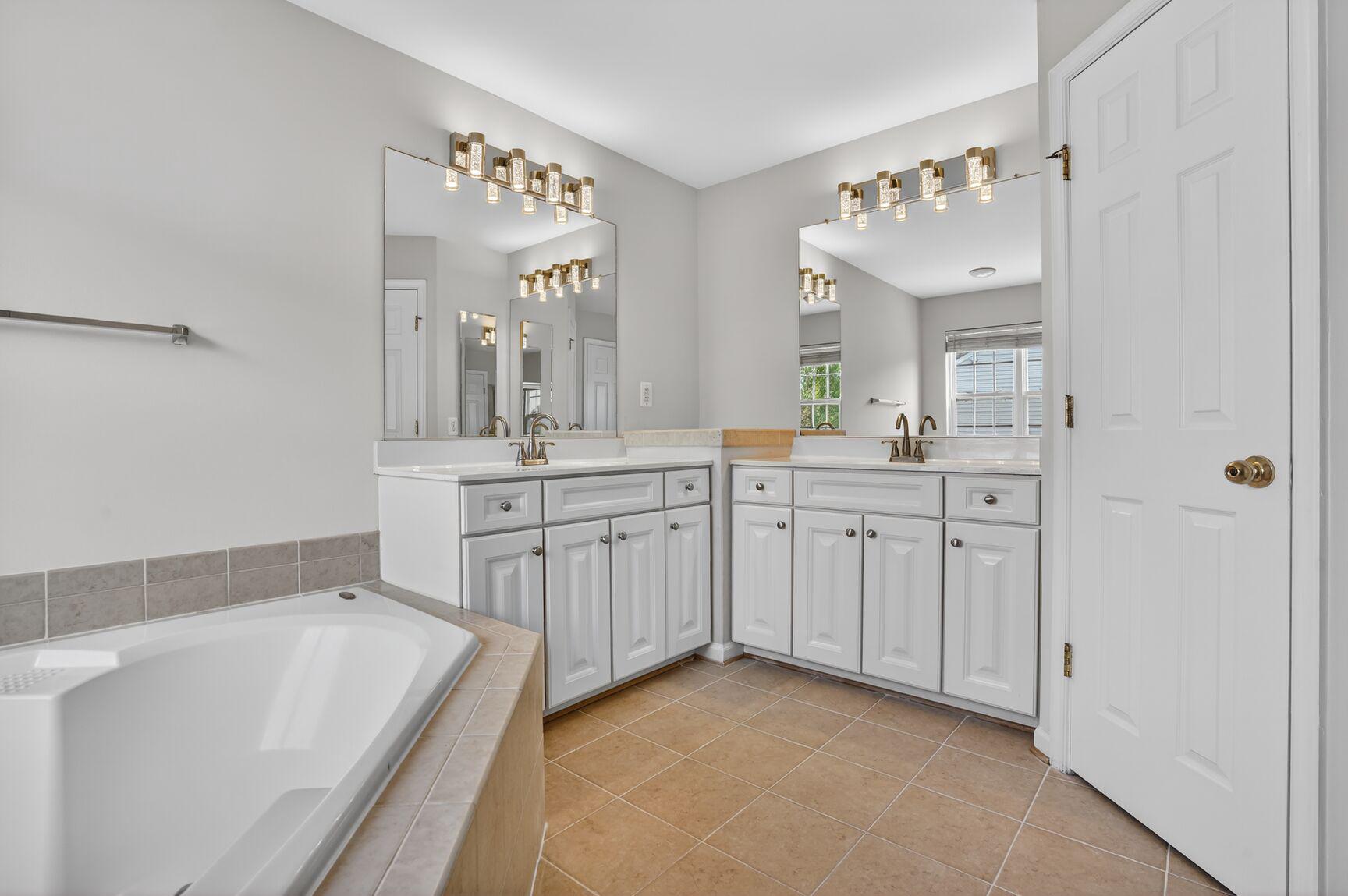 BLUE SPRING FARM - Residential