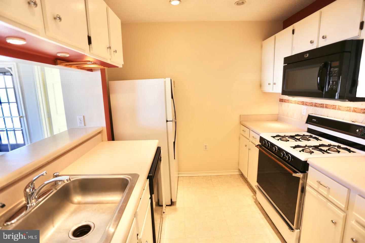 ASHBURN FARM - Residential Lease