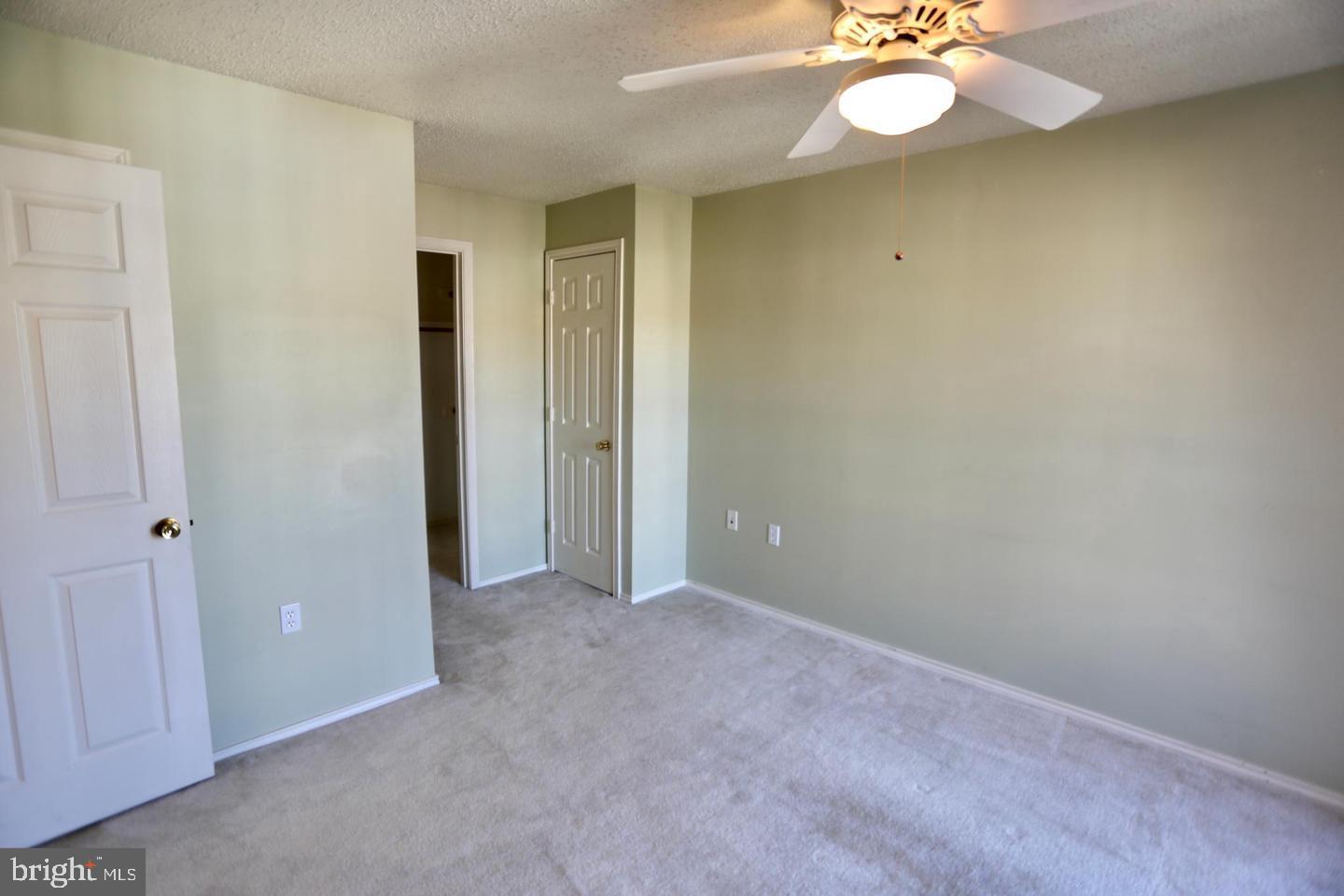 ASHBURN FARM - Residential Lease