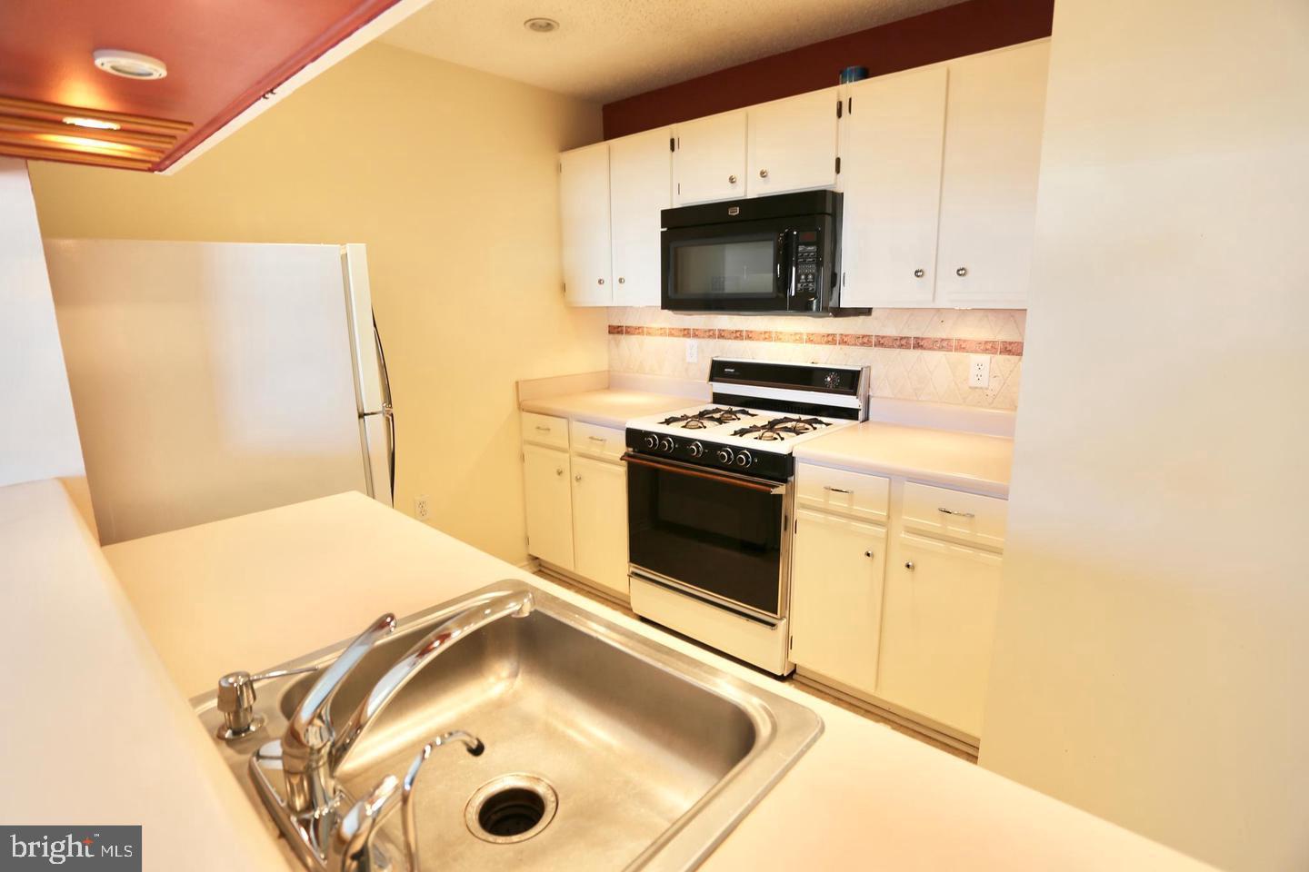 ASHBURN FARM - Residential Lease