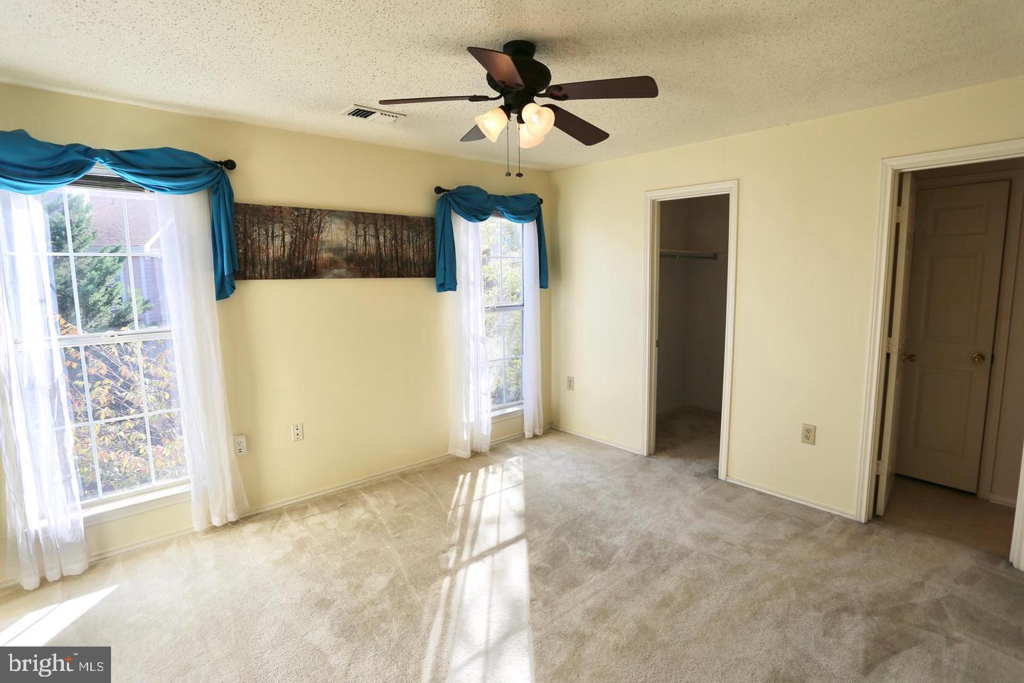 ASHBURN FARM - Residential Lease