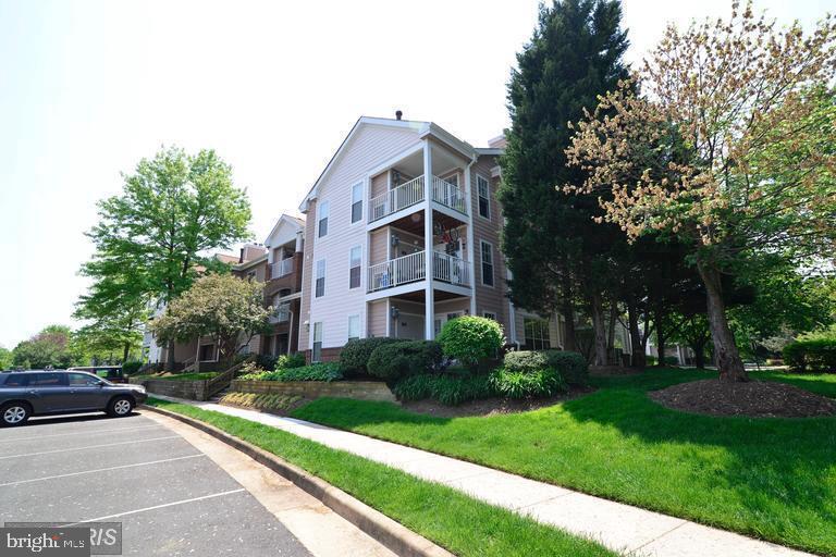 ASHBURN FARM - Residential Lease