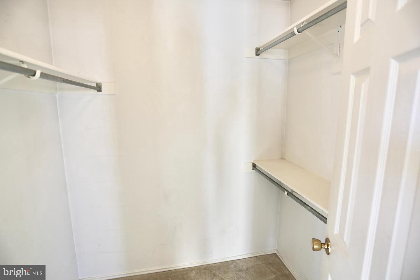 ASHBURN FARM - Residential Lease