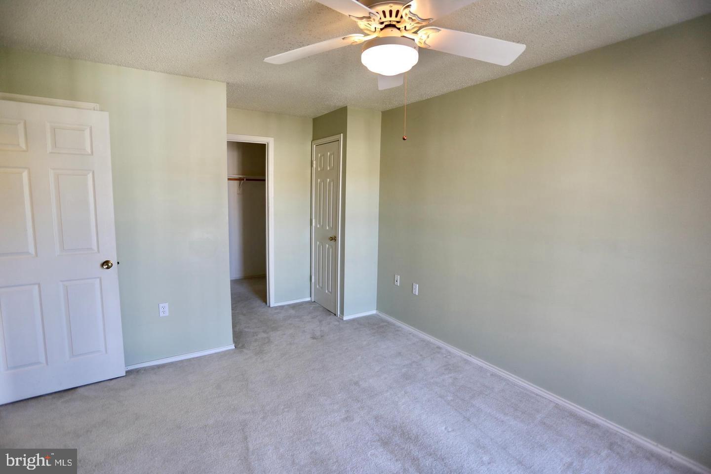 ASHBURN FARM - Residential Lease