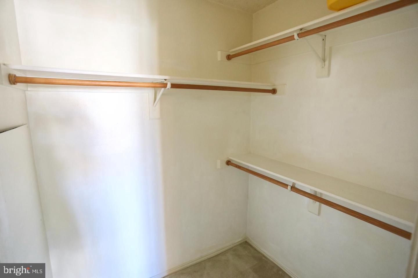 ASHBURN FARM - Residential Lease