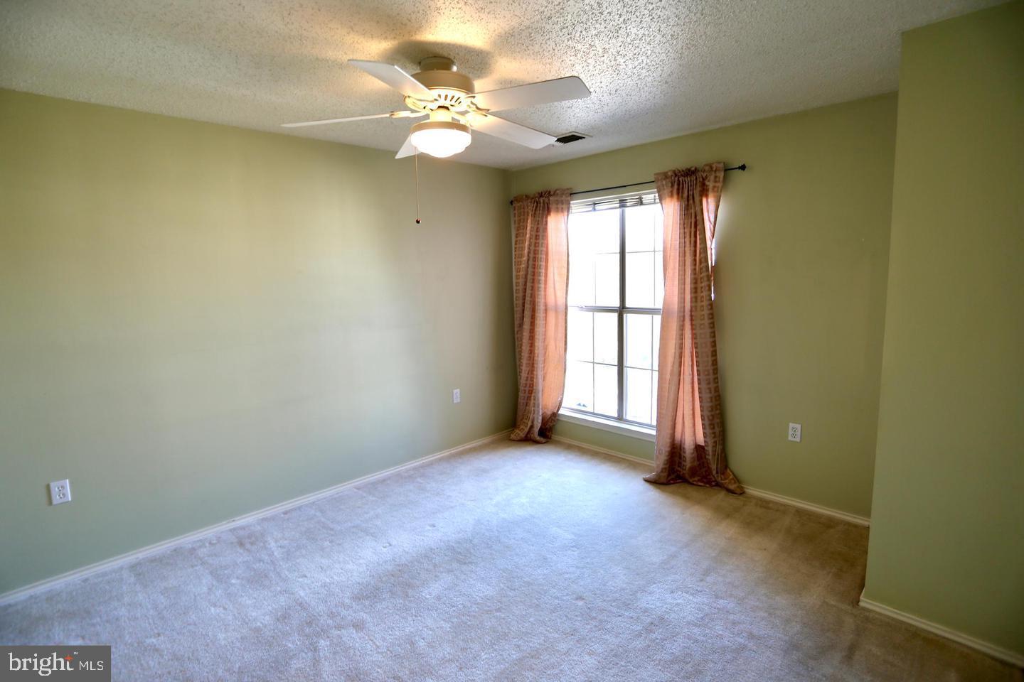 ASHBURN FARM - Residential Lease