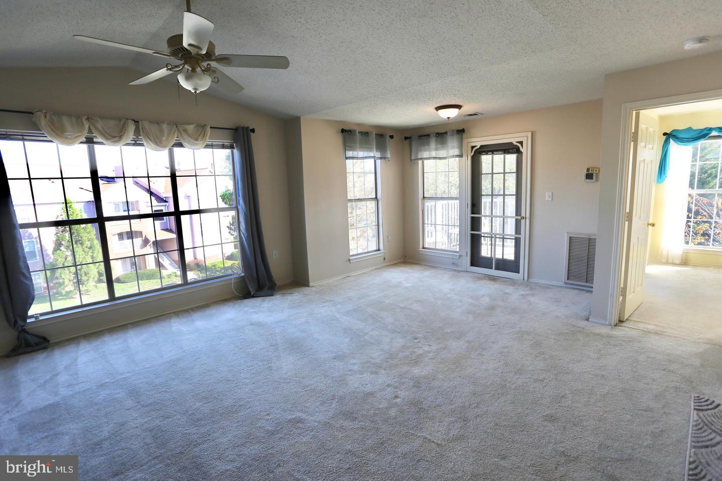 ASHBURN FARM - Residential Lease