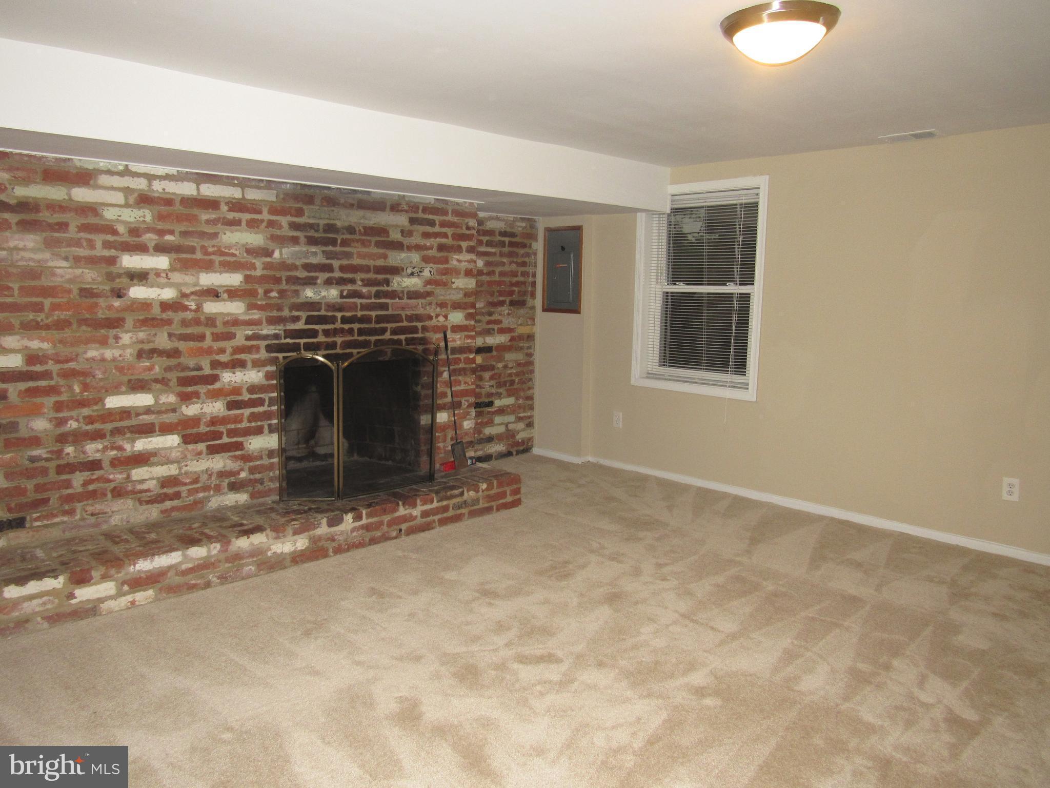 CARLYN PARK - Residential
