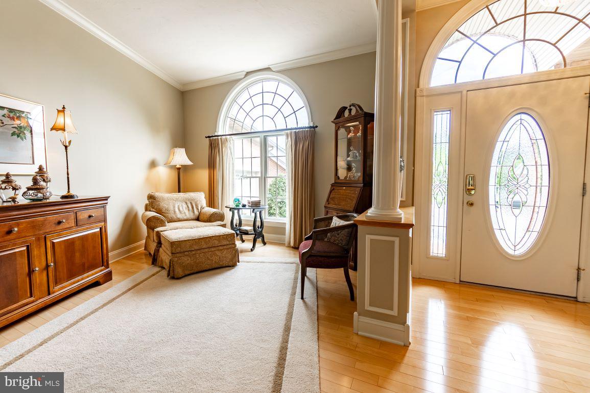 2 OAK CIRCLE