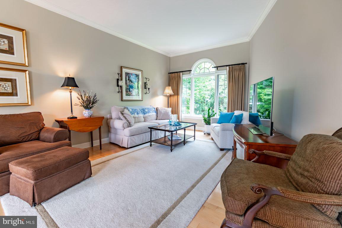 2 OAK CIRCLE