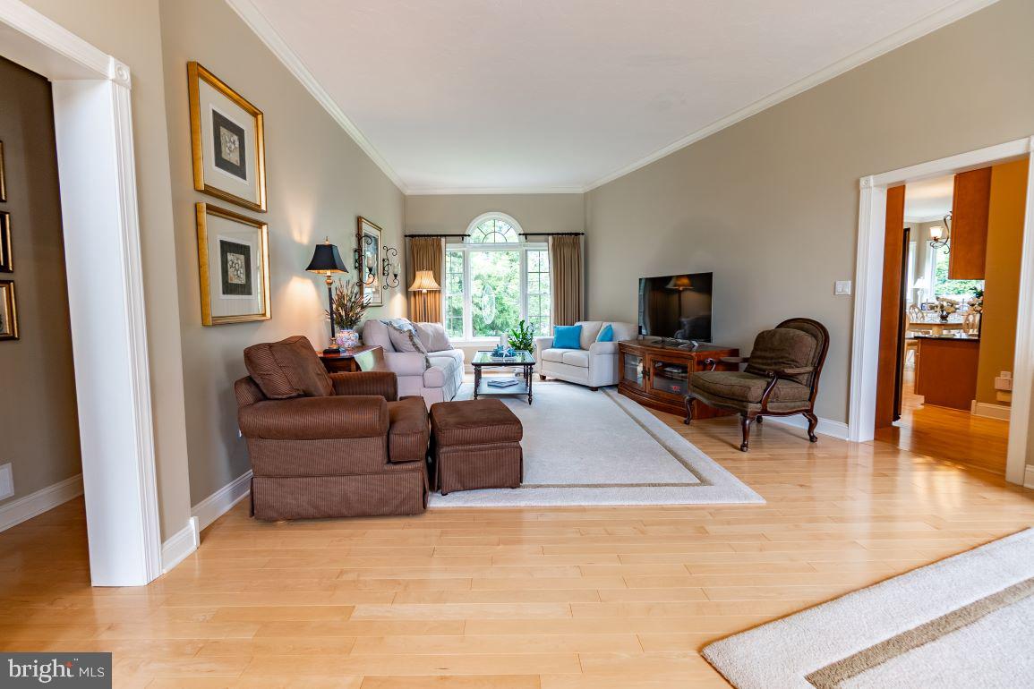 2 OAK CIRCLE