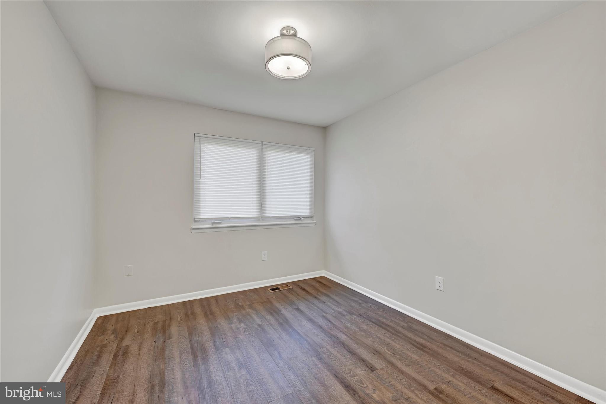 KINGS COURT - Residential