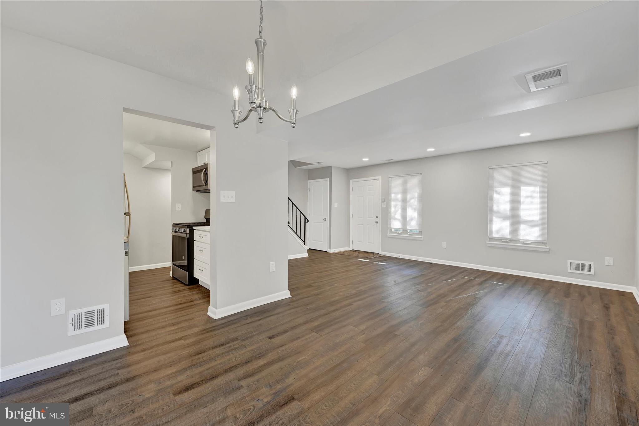 KINGS COURT - Residential