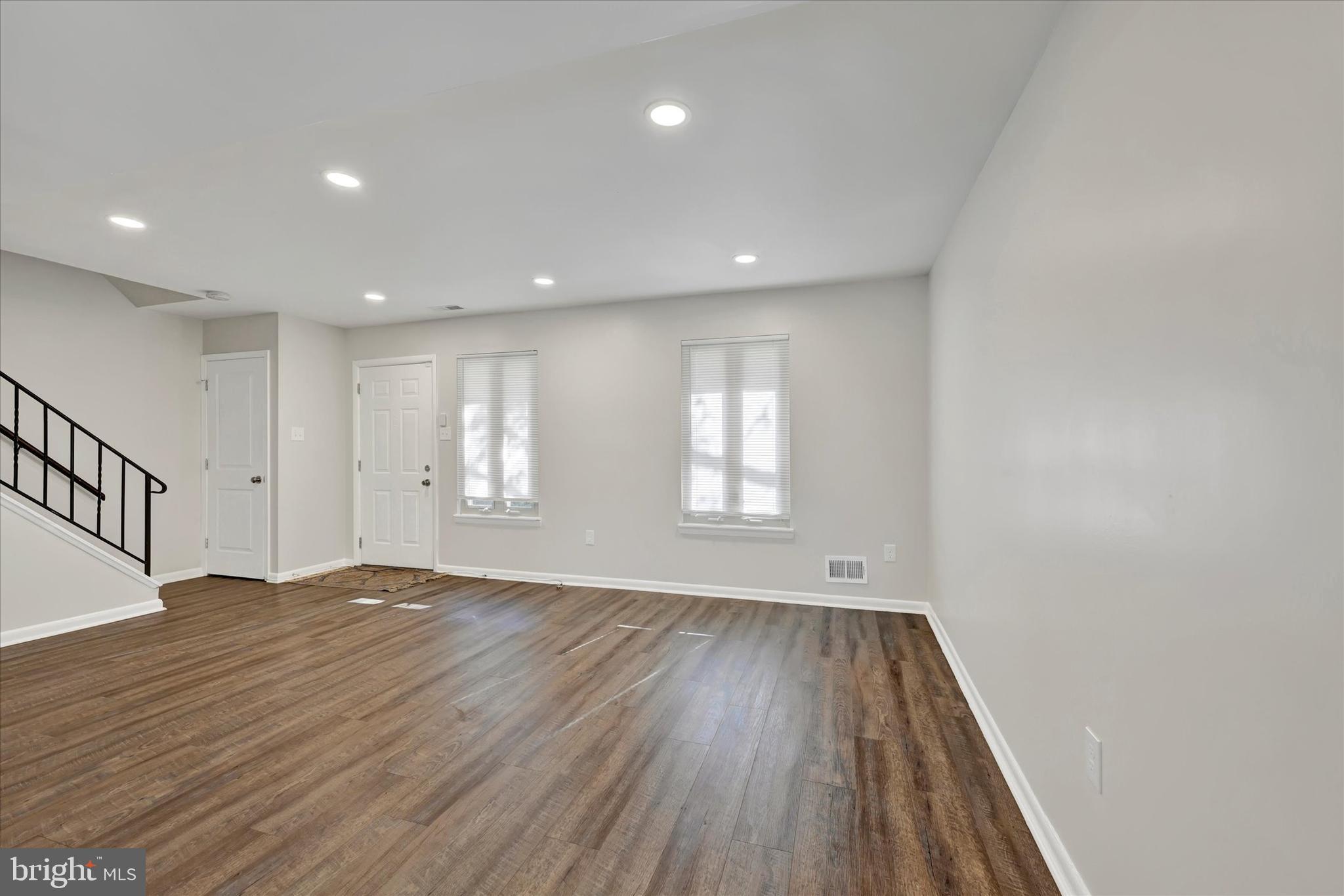 KINGS COURT - Residential