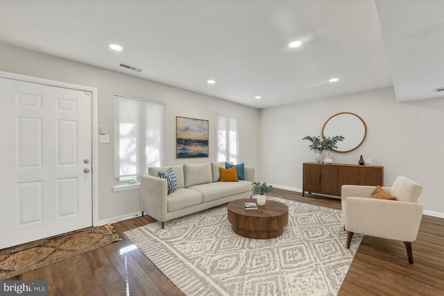 KINGS COURT - Residential