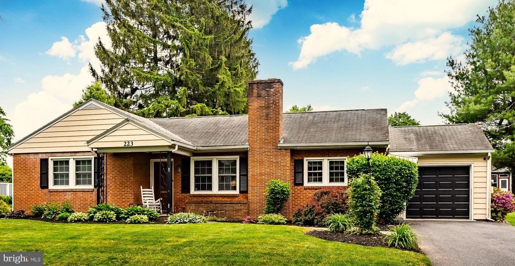 Photo of 223 W GRAMBY ST, MANHEIM, PA 17545 (MLS # PALA2034530)