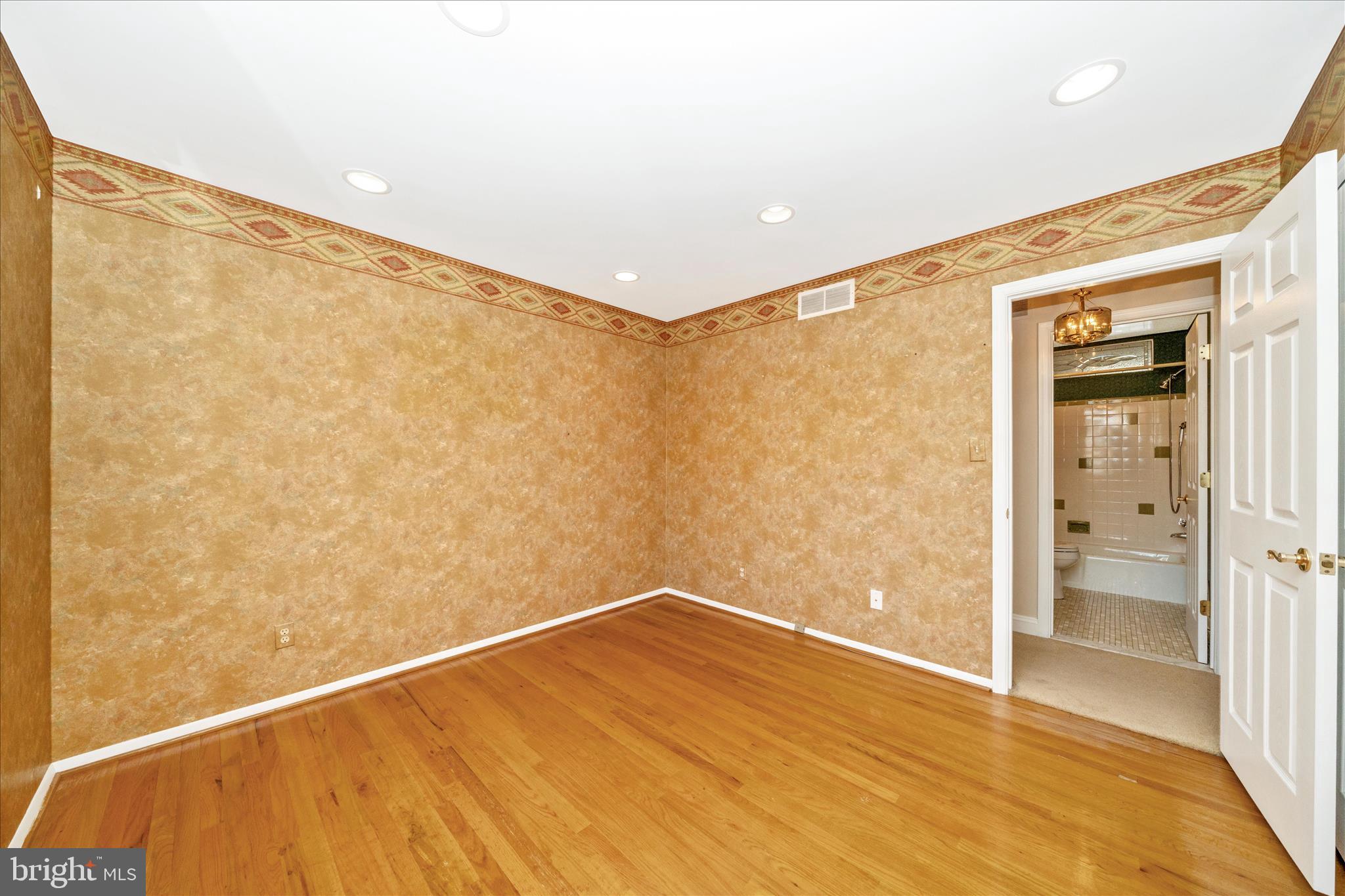 CHATEAU RIDGE - Residential