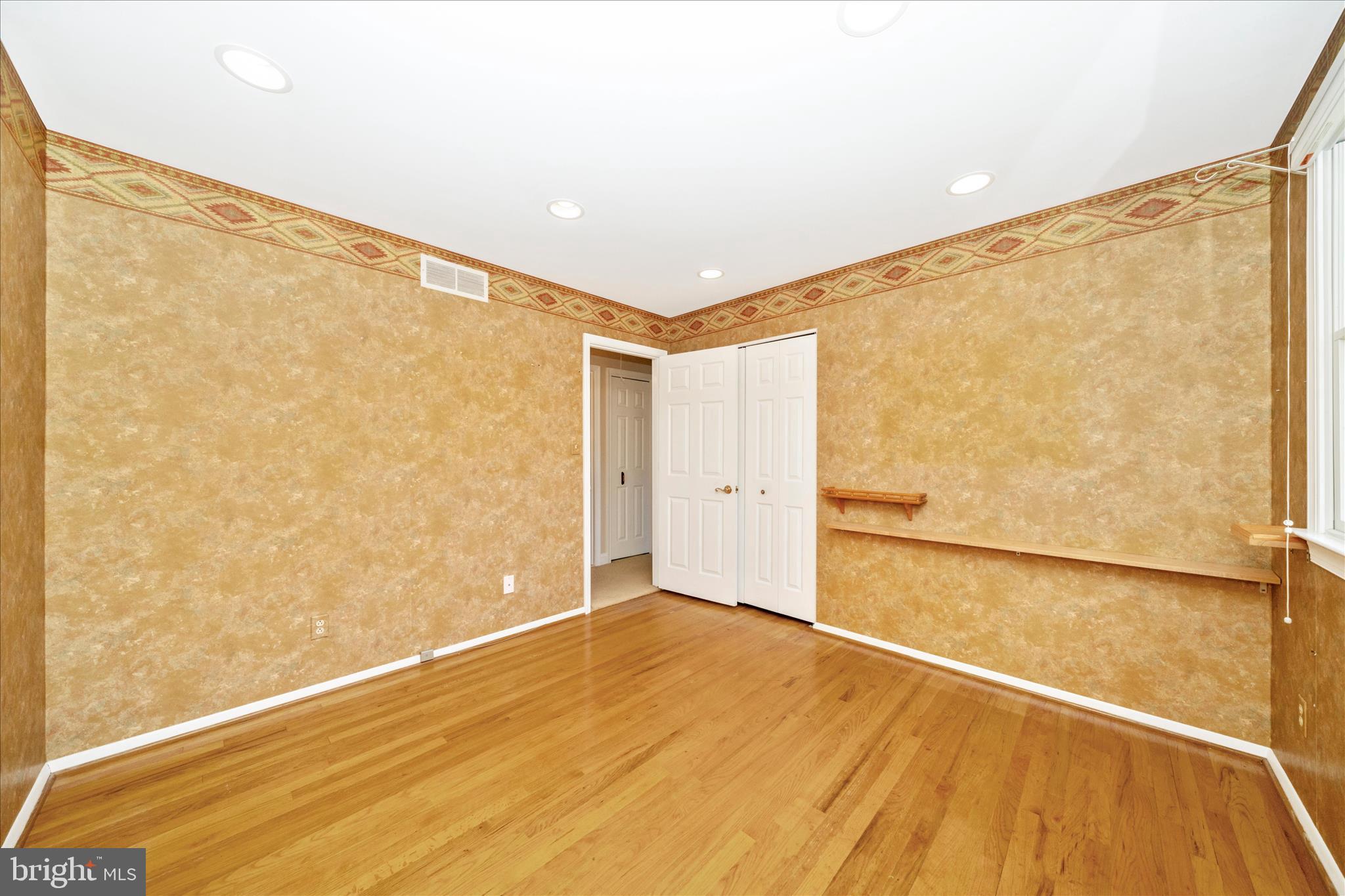 CHATEAU RIDGE - Residential