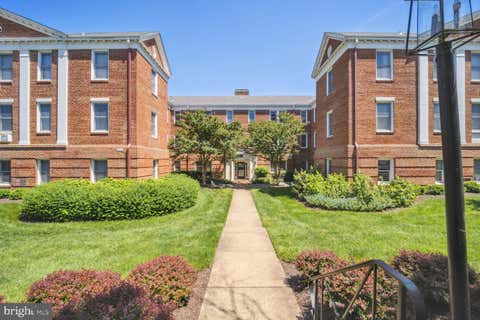 Photo of 906 S Washington Street #302, ALEXANDRIA, VA 22314 (MLS # VAAX2065242)