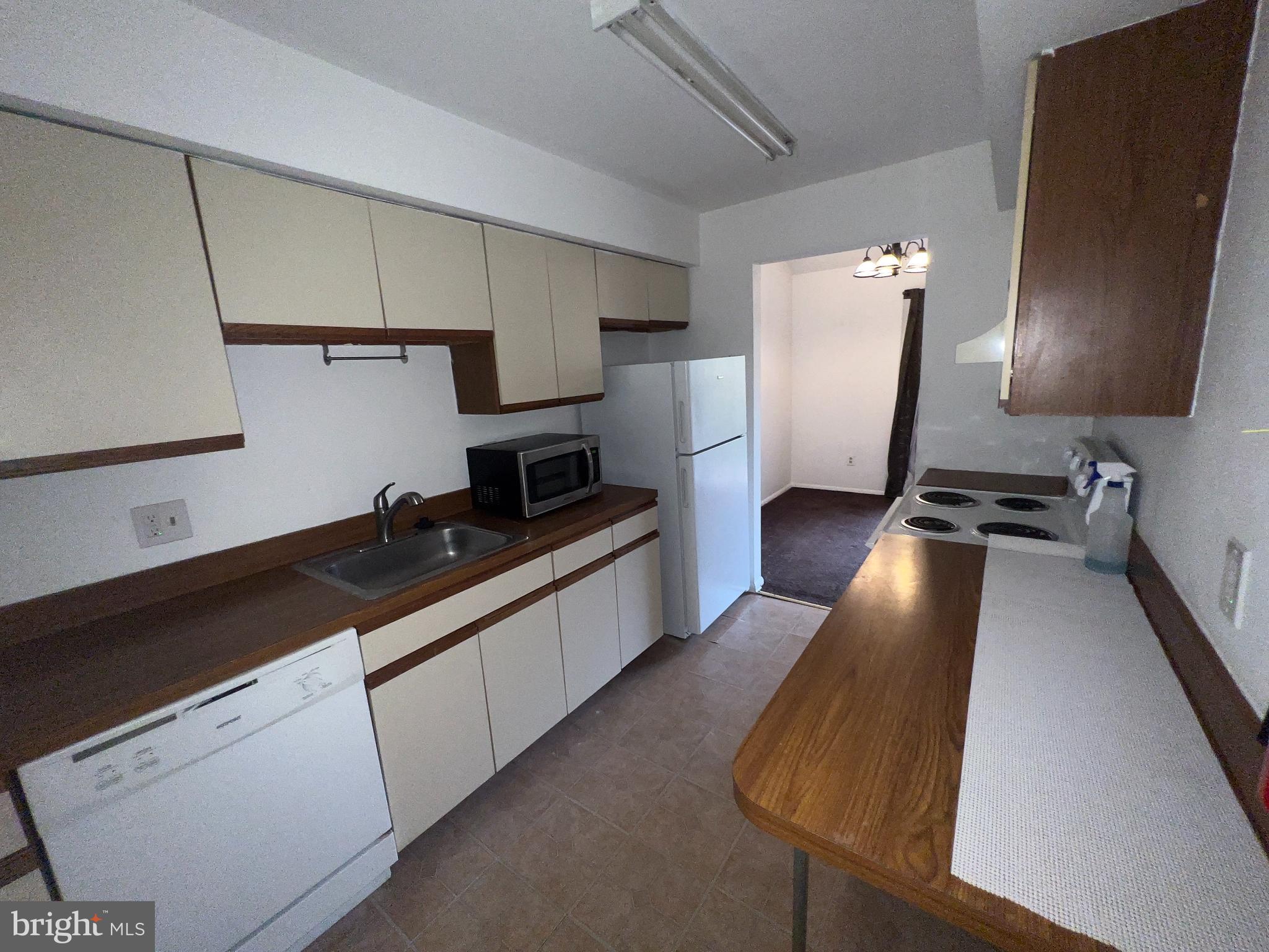 806 CYPRESS POINT CIRCLE B