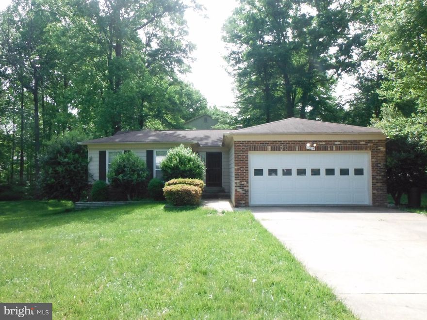 LOVELY one level living over 1300 Sq Ft in Heritage Oaks, North Stafford.  Beautiful corner lot with shaded deck & fully fenced yard.