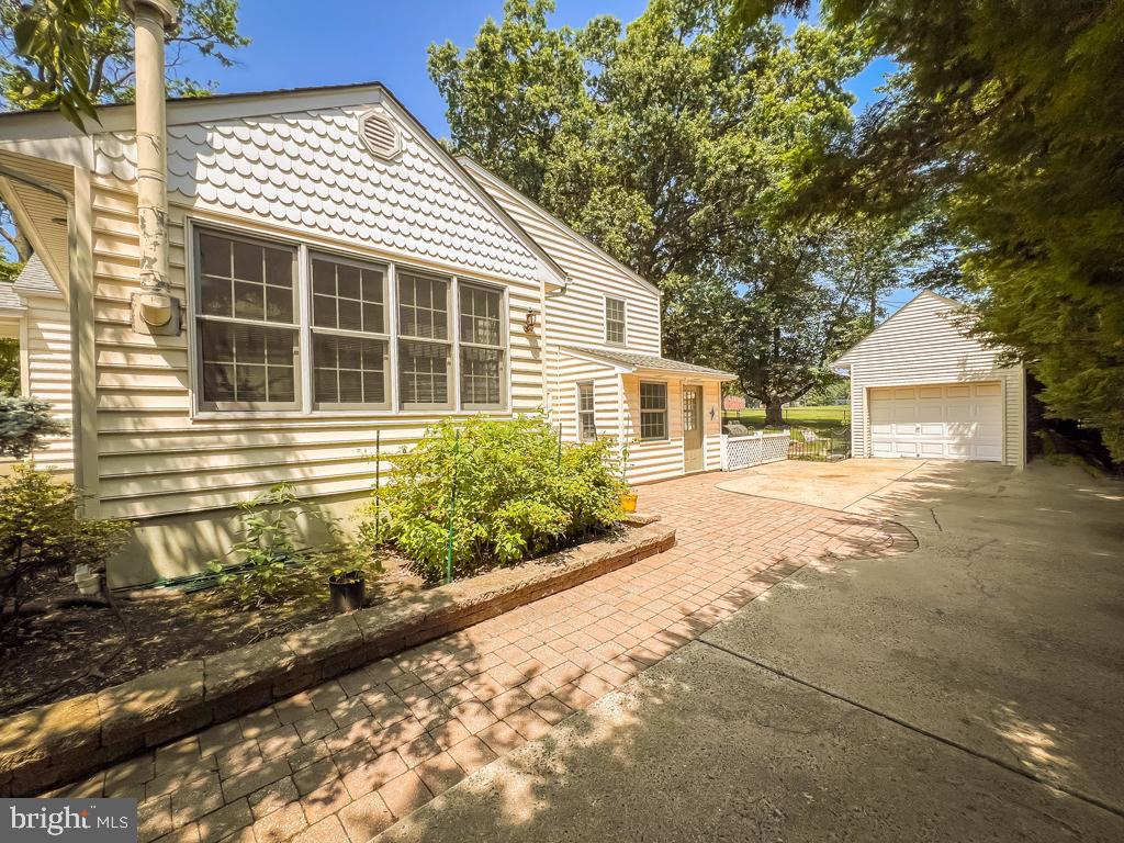 520 W PALMER STREET