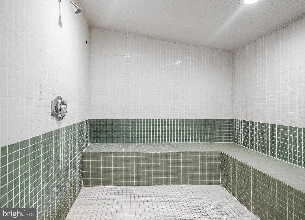 RIVER PLACE EAST - Residential