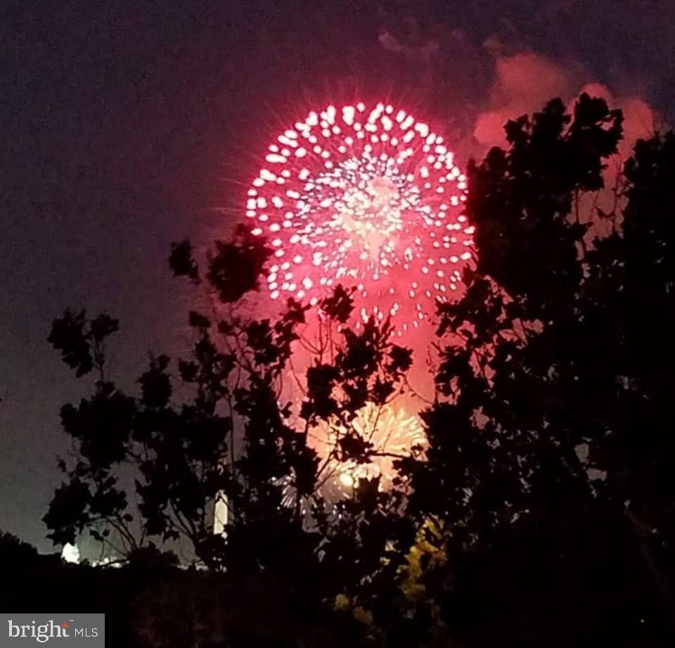 RIVER PLACE EAST - Residential