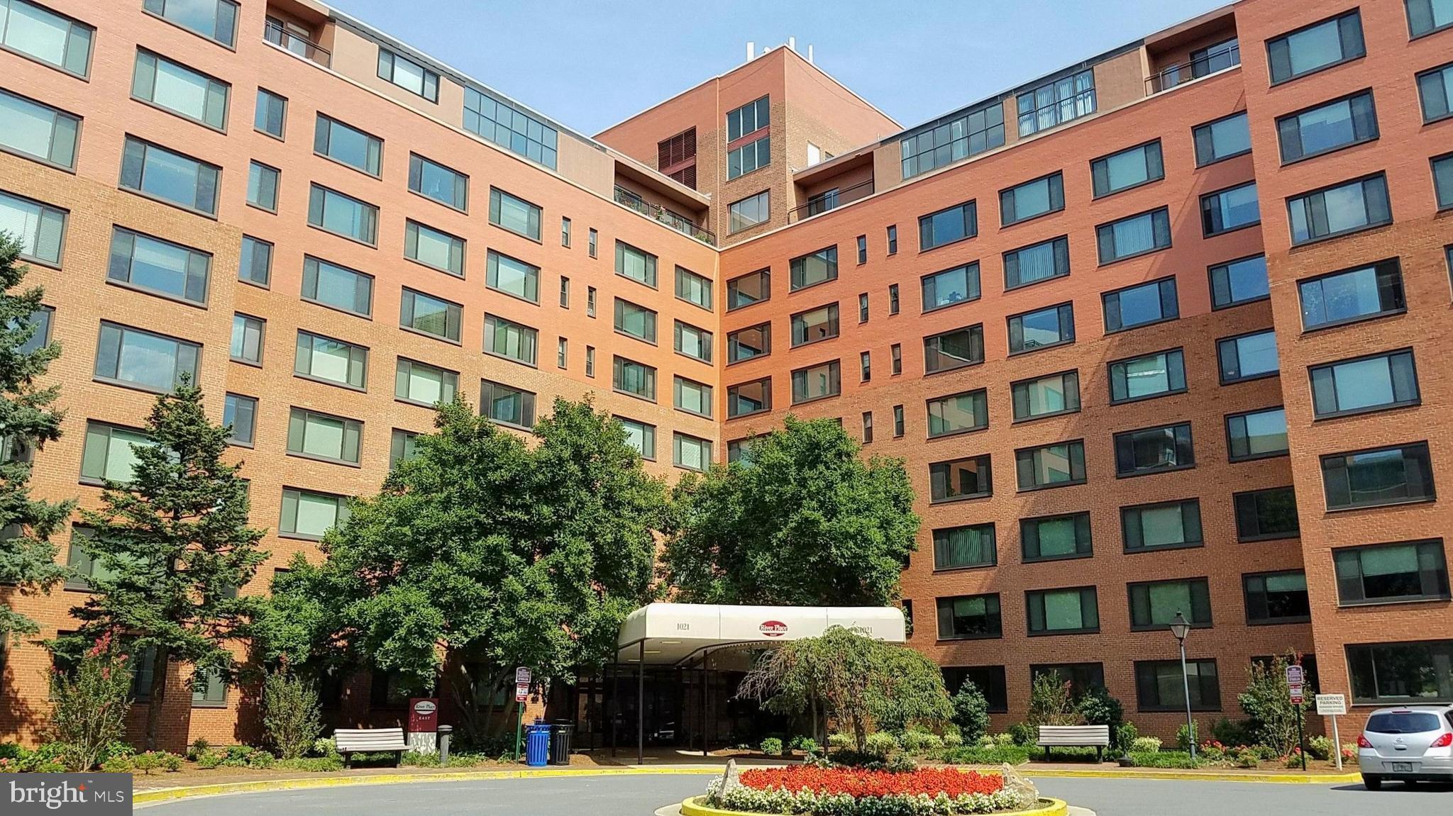 RIVER PLACE EAST - Residential