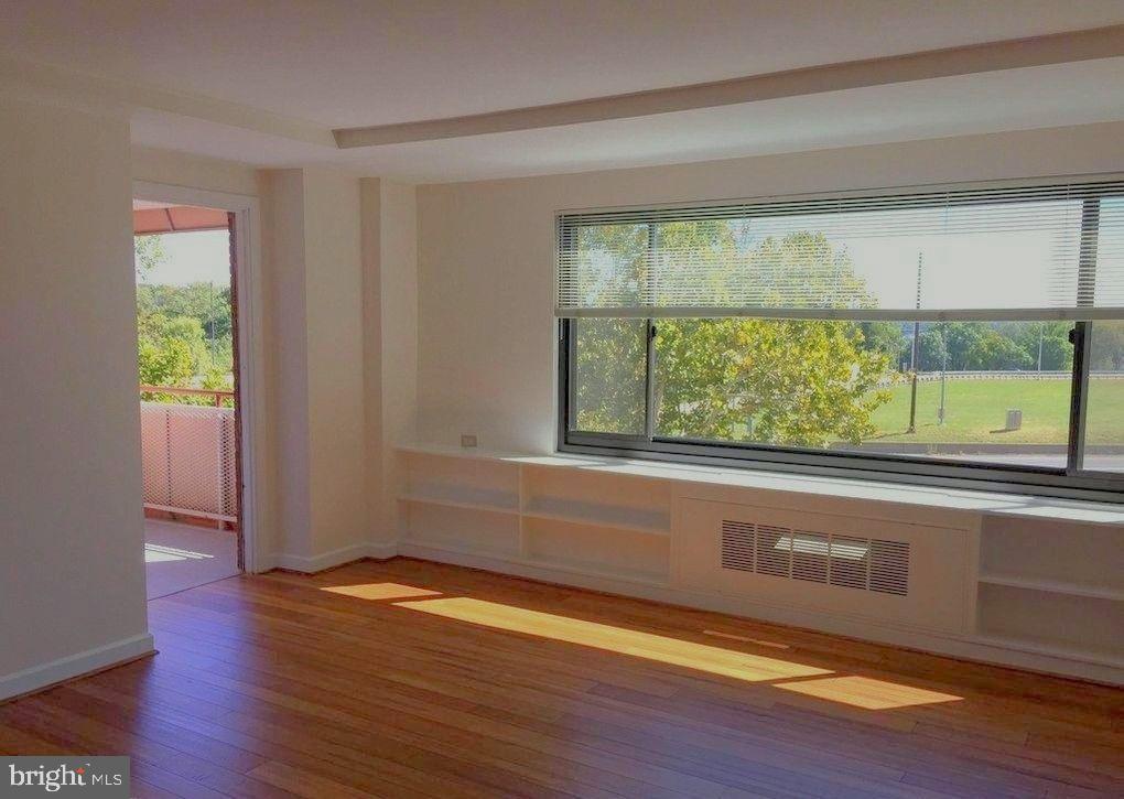 RIVER PLACE EAST - Residential