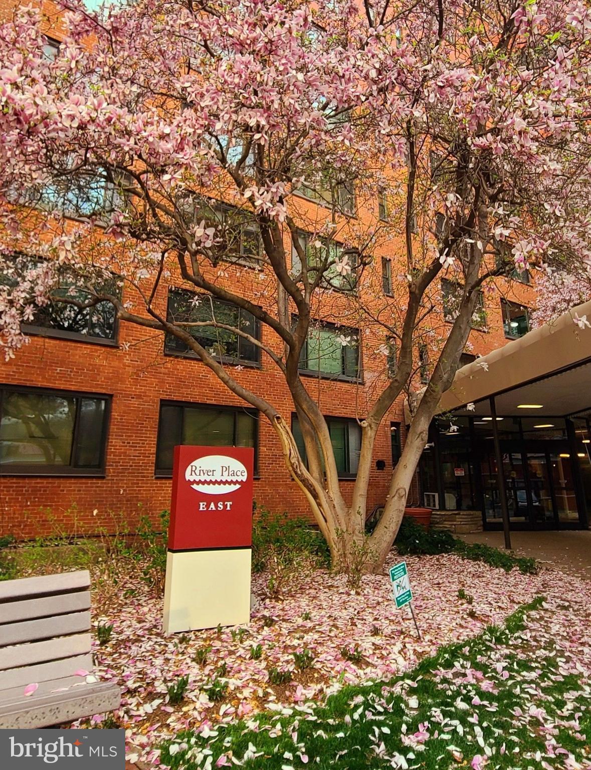 RIVER PLACE EAST - Residential