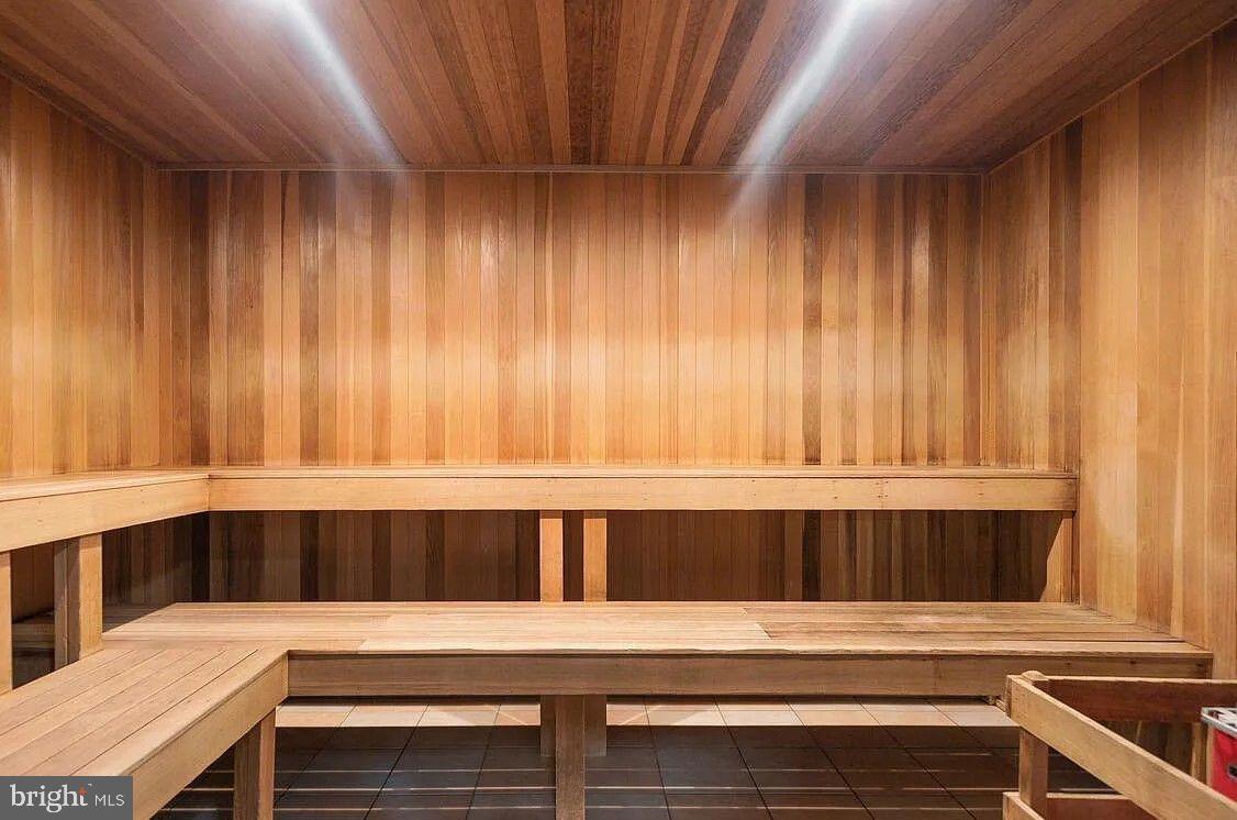 RIVER PLACE EAST - Residential