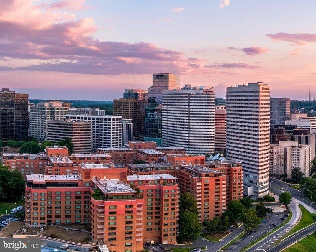 RIVER PLACE EAST - Residential