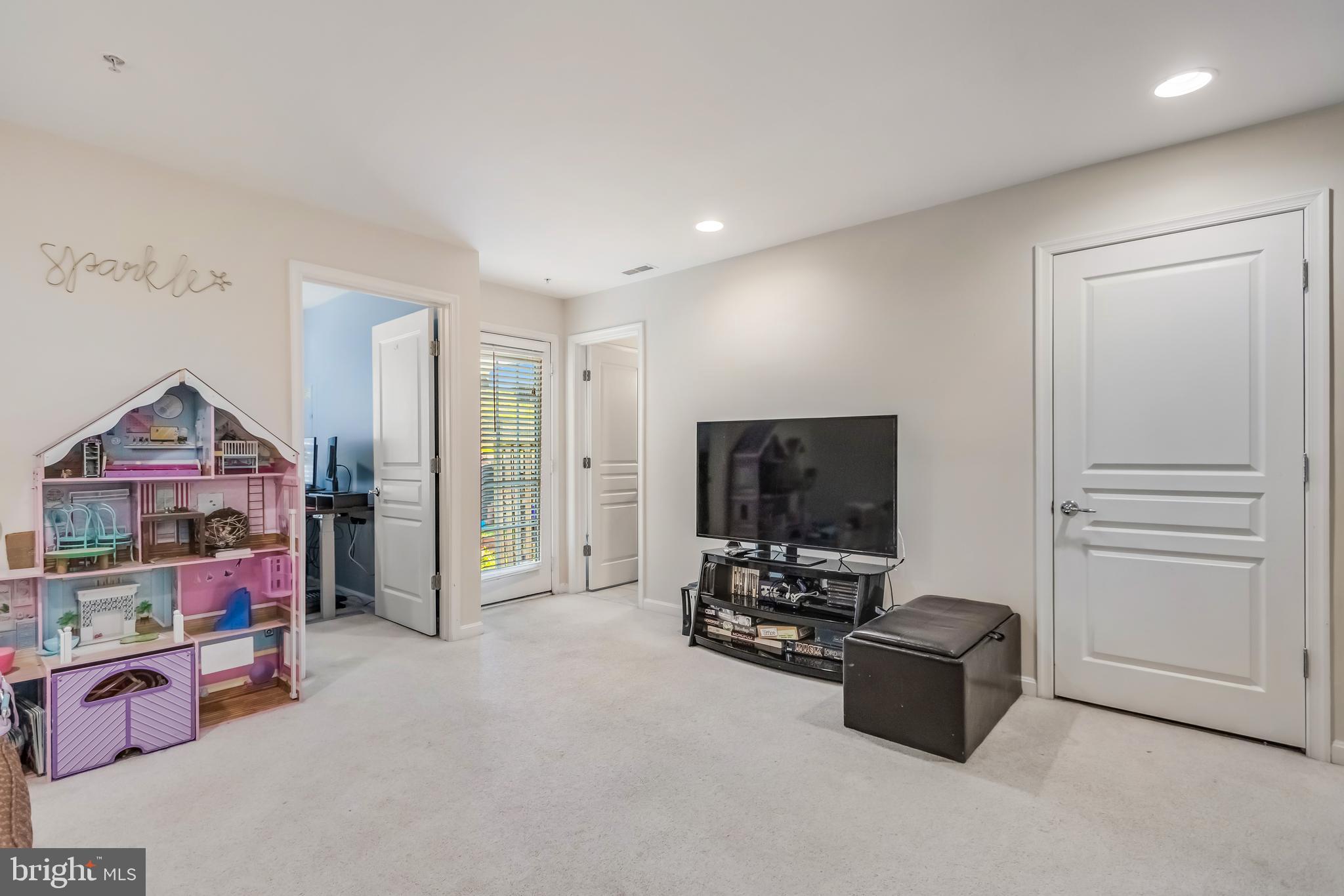 WHISPERING CREEK - Residential