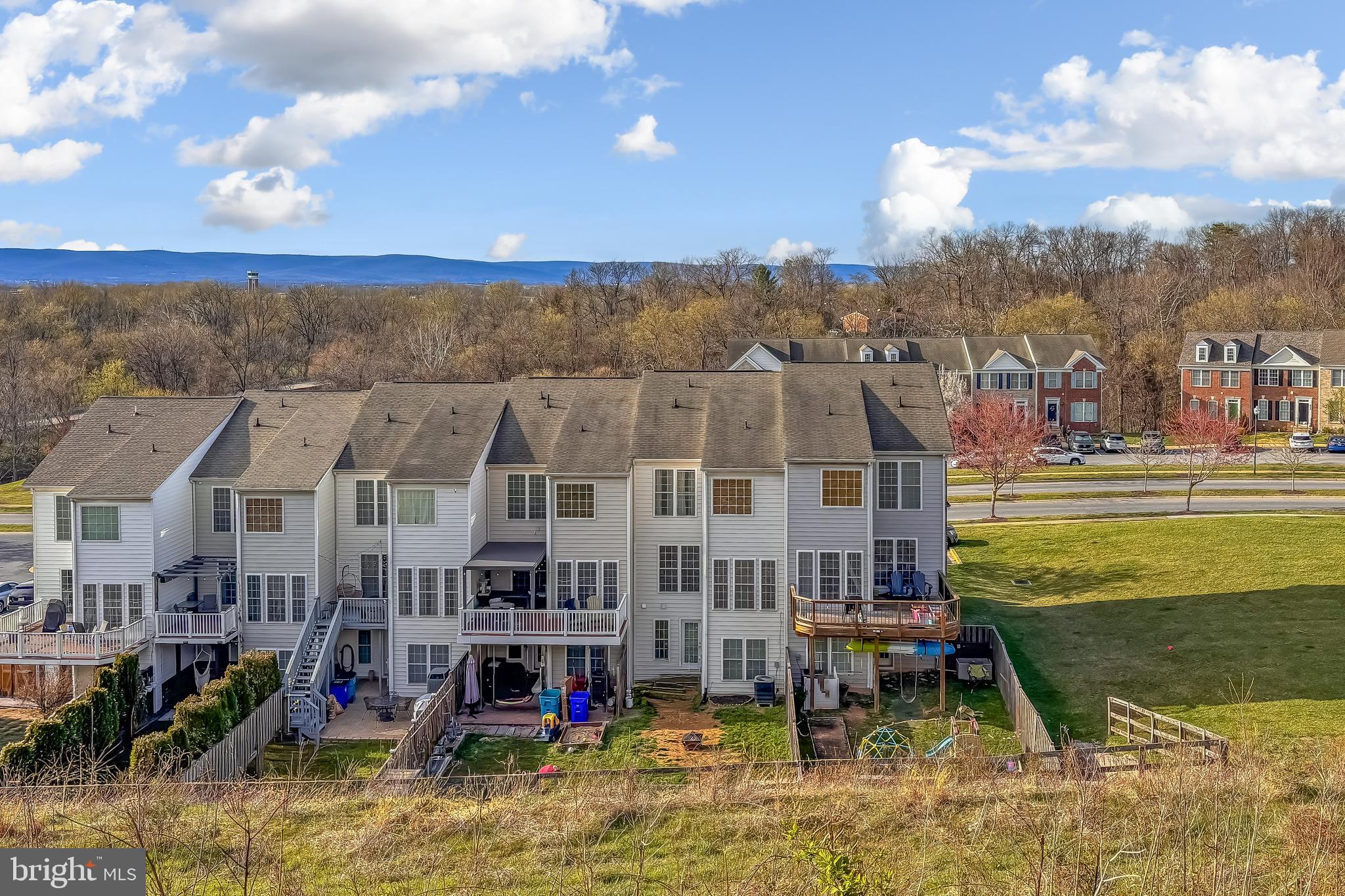 WHISPERING CREEK - Residential