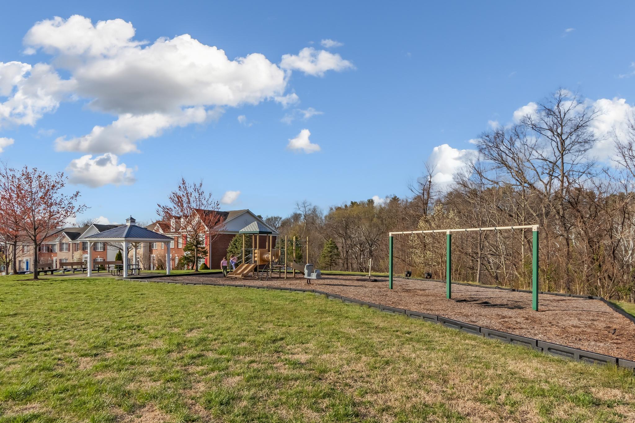 WHISPERING CREEK - Residential