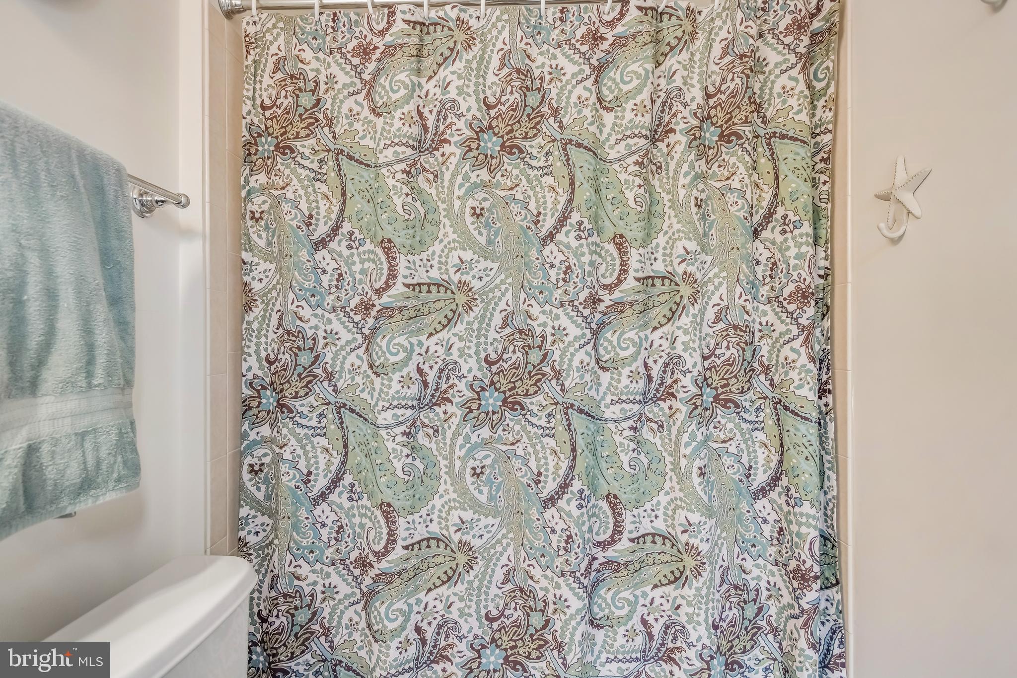 WHISPERING CREEK - Residential