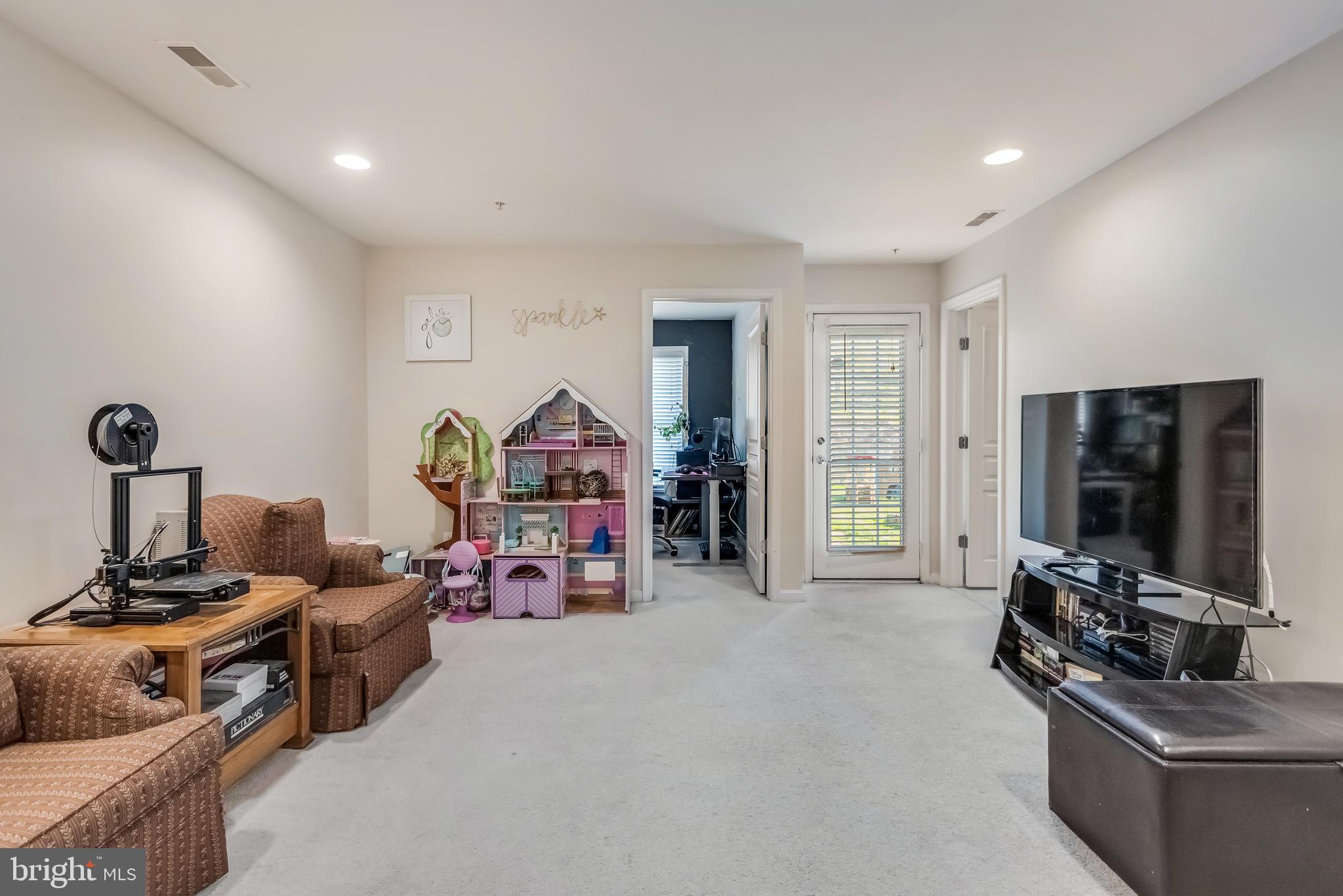 WHISPERING CREEK - Residential