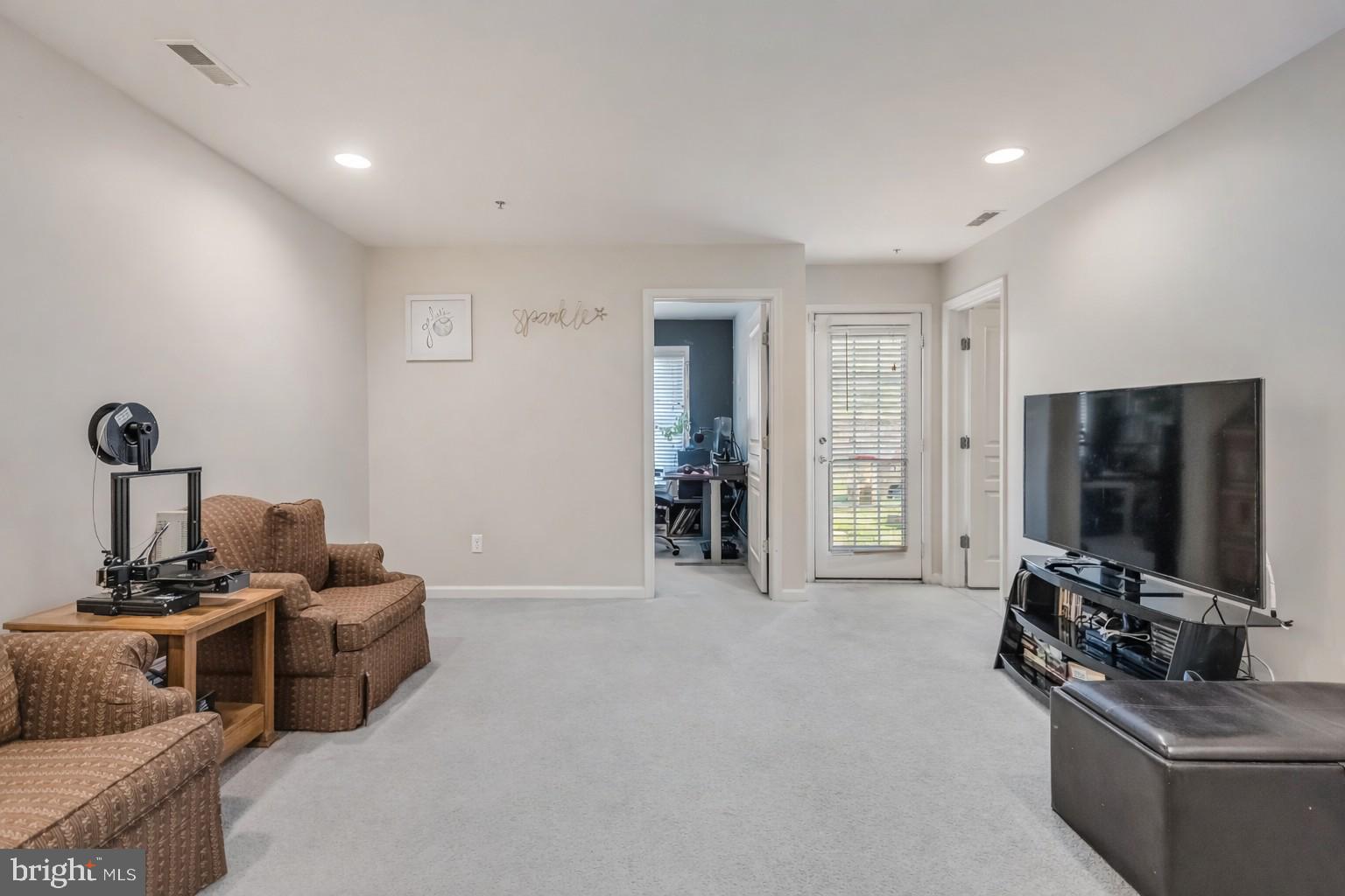 WHISPERING CREEK - Residential