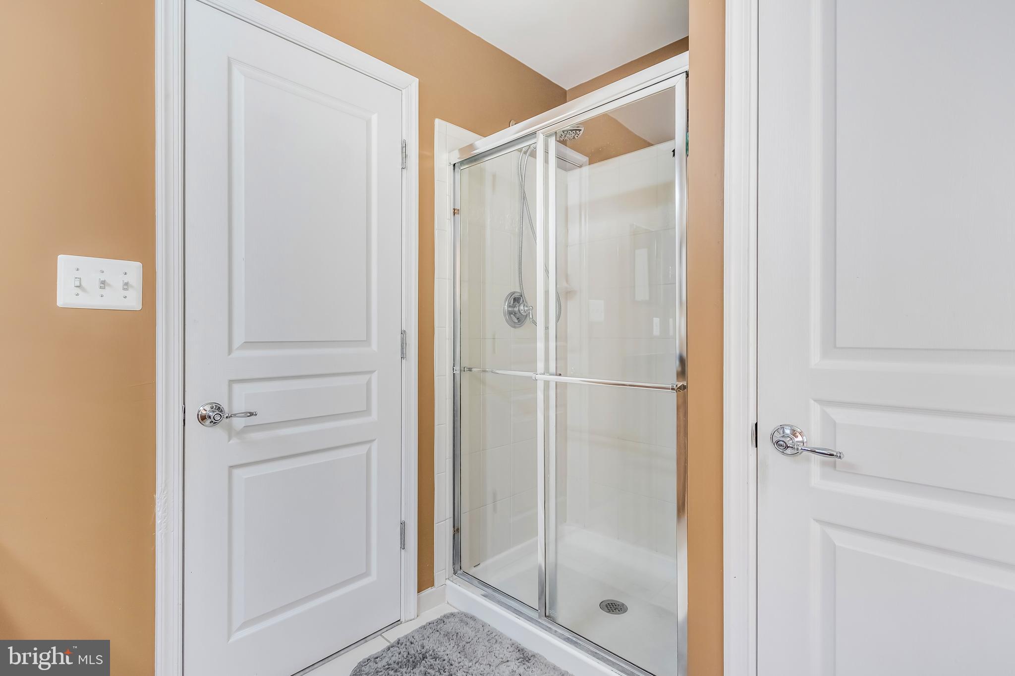 WHISPERING CREEK - Residential