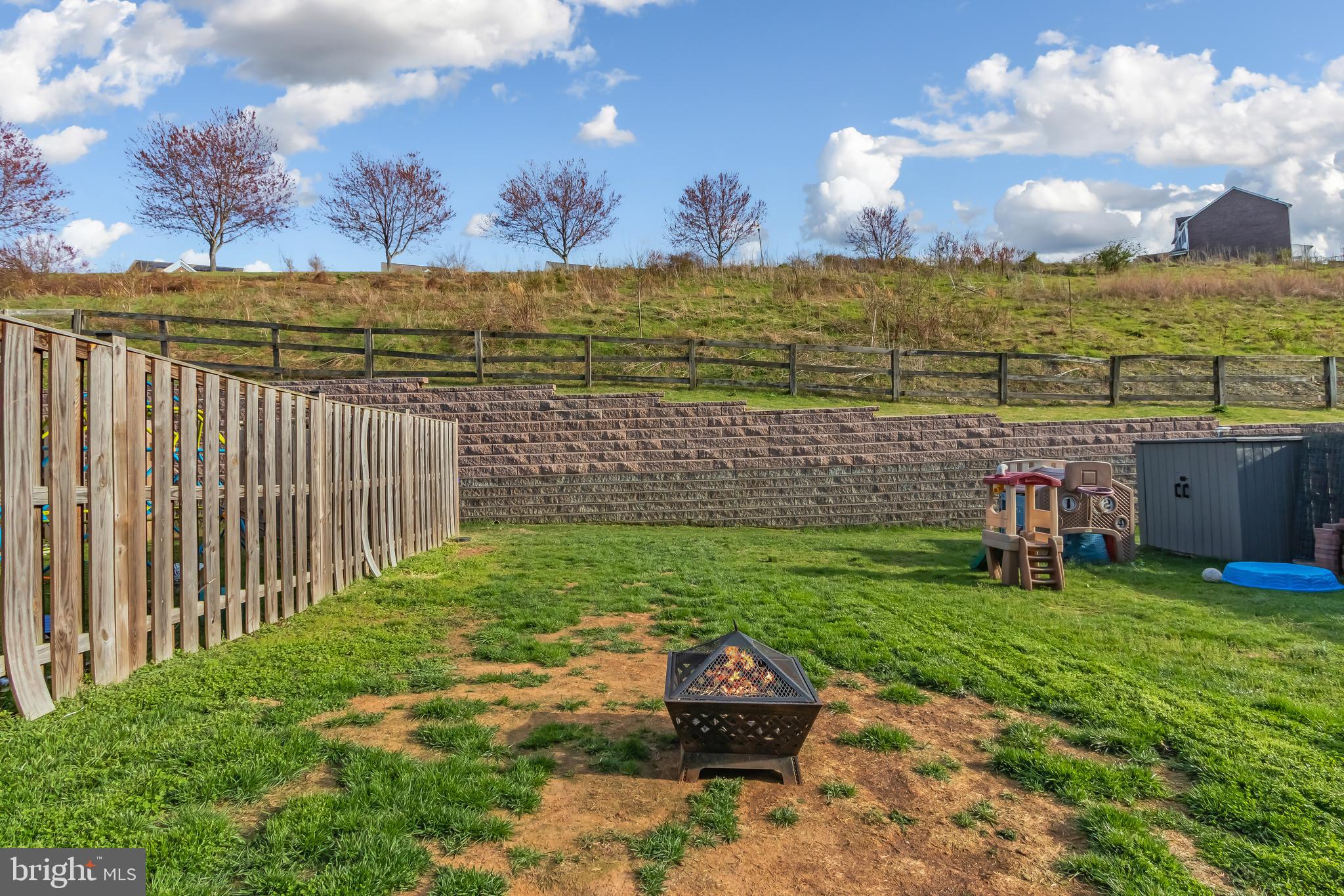 WHISPERING CREEK - Residential