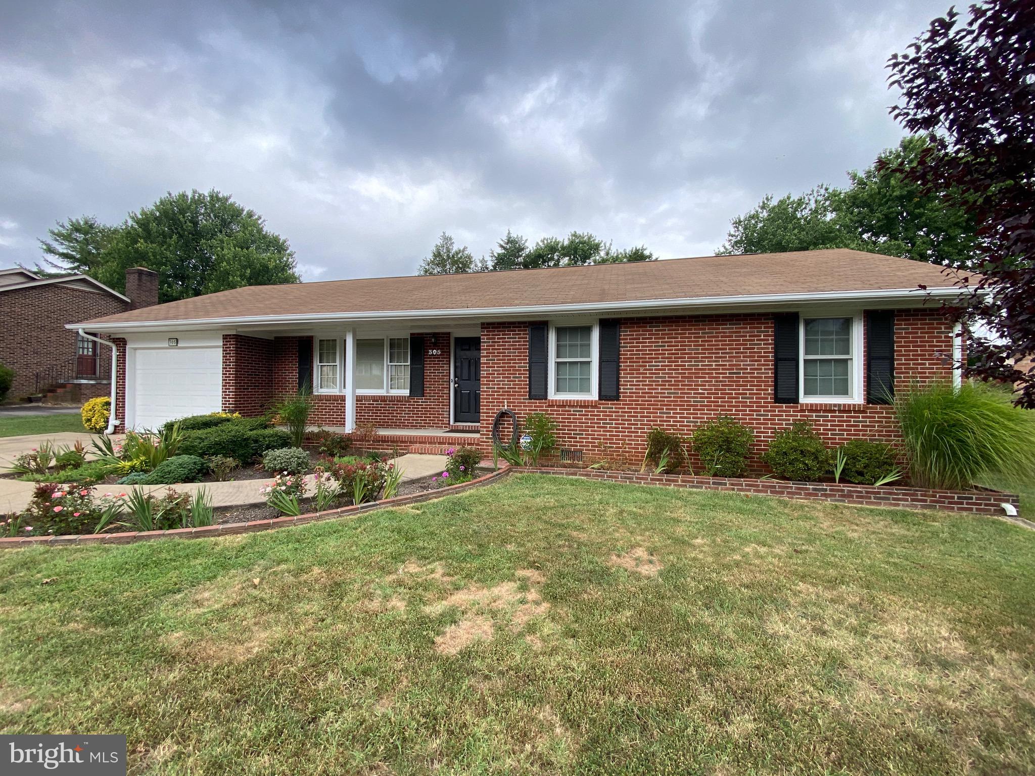 SPOTSWOOD ESTATES - Residential Lease