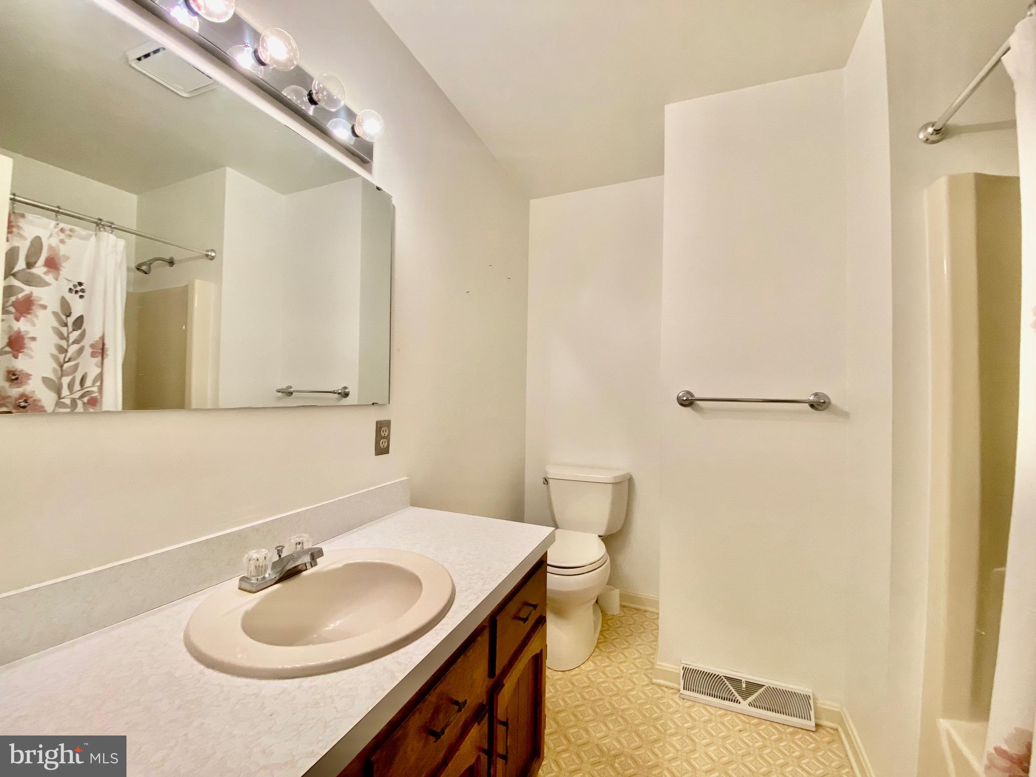 SPOTSWOOD ESTATES - Residential Lease