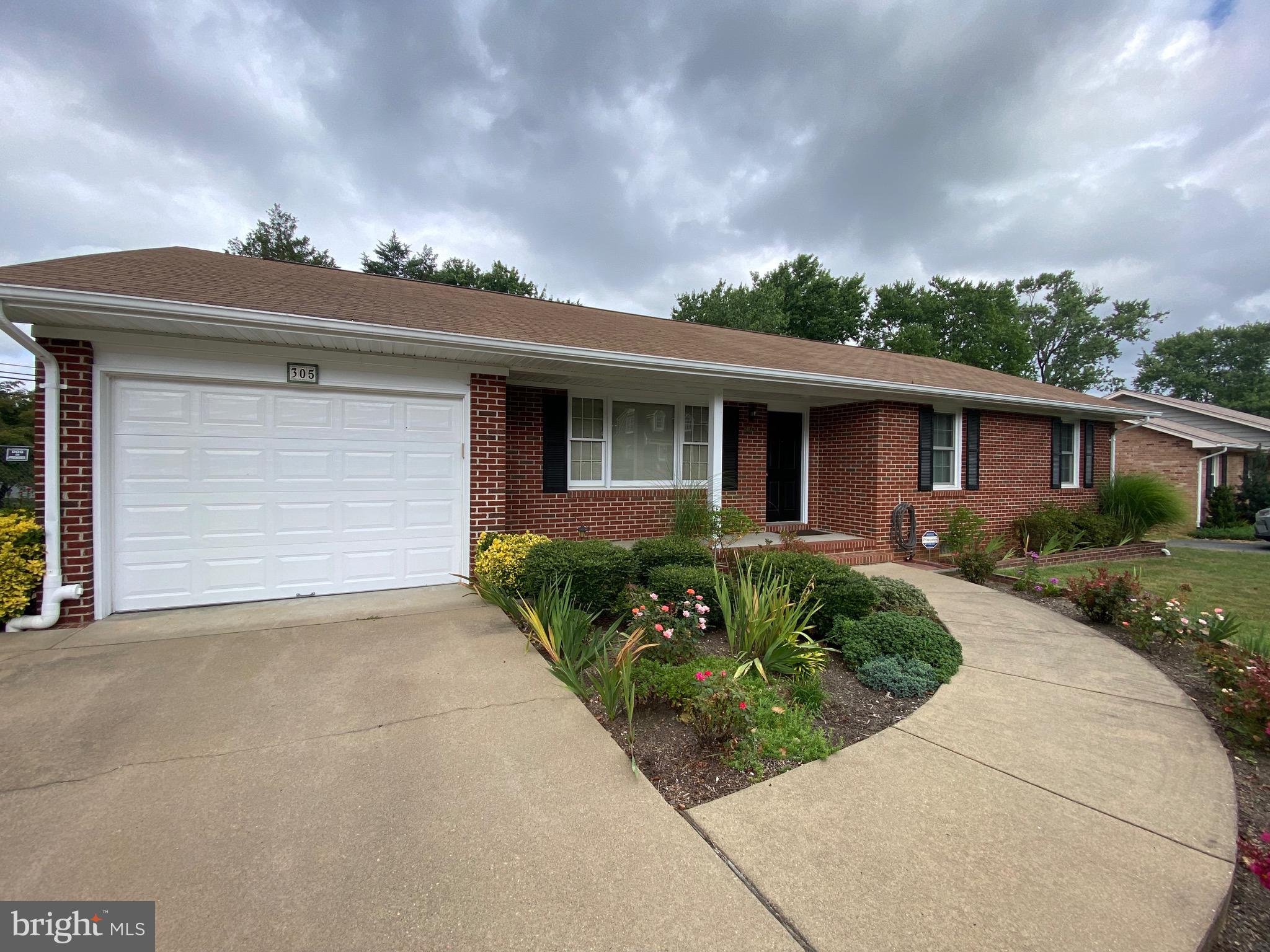 SPOTSWOOD ESTATES - Residential Lease