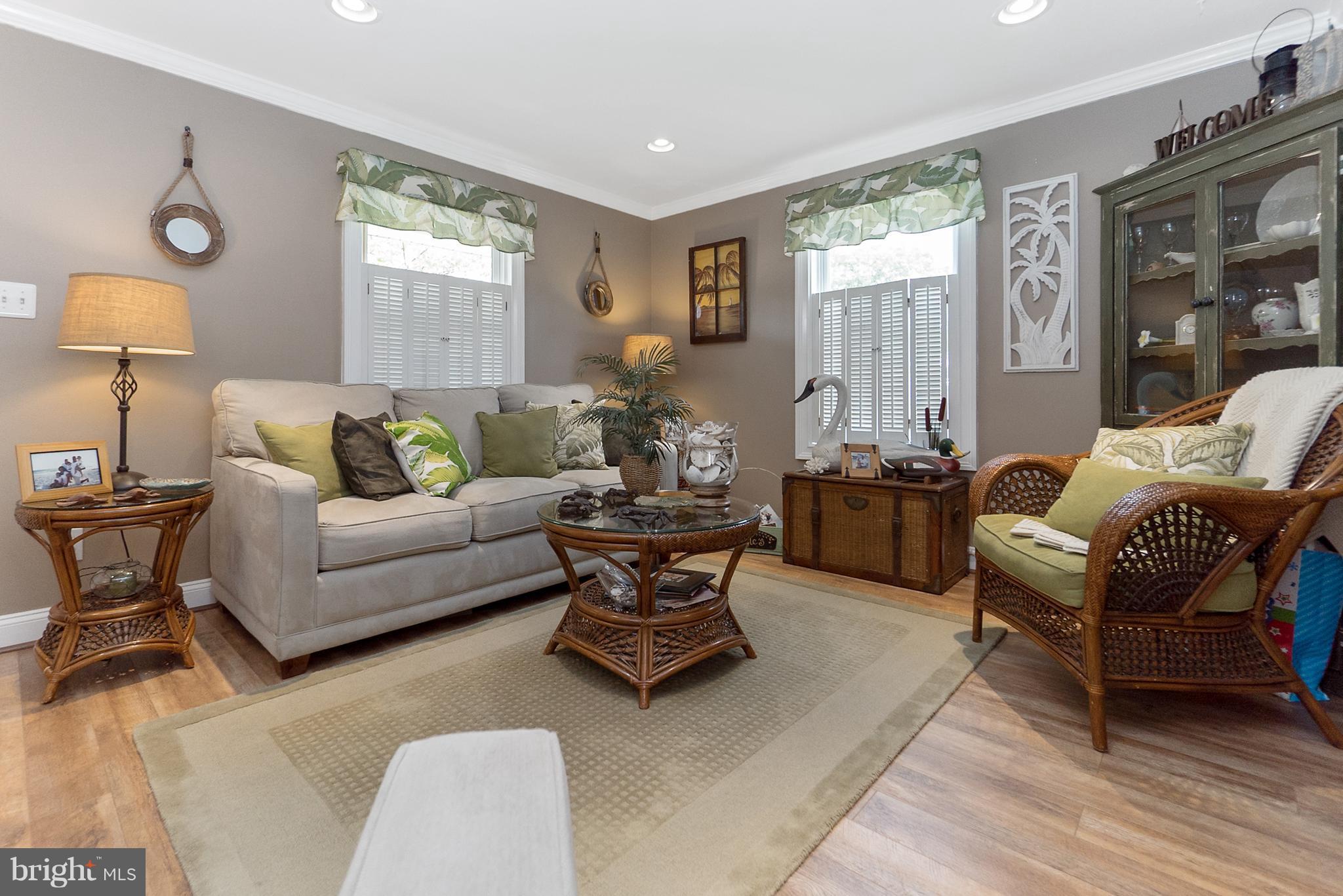 POPLAR AVENUE - Residential