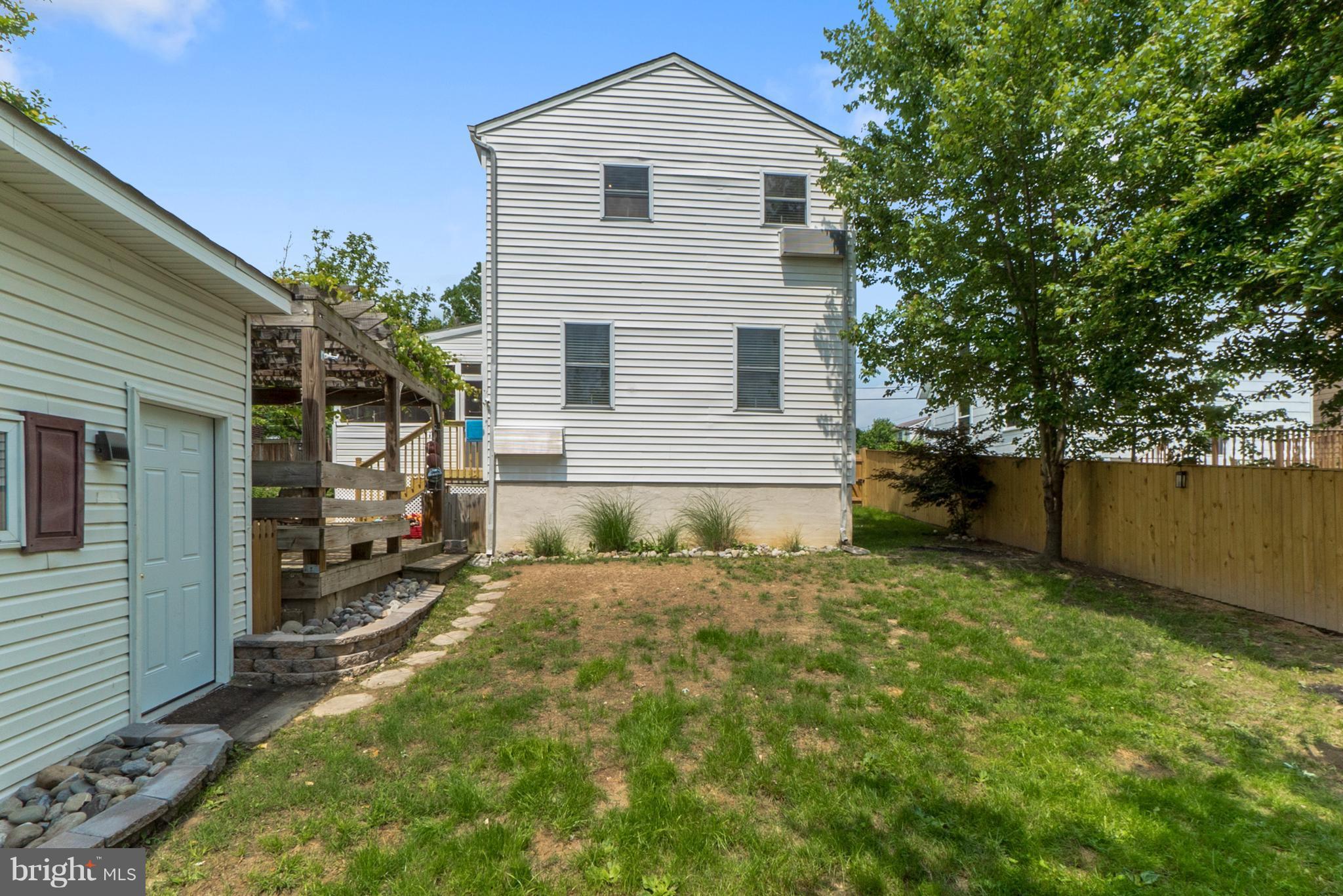 POPLAR AVENUE - Residential