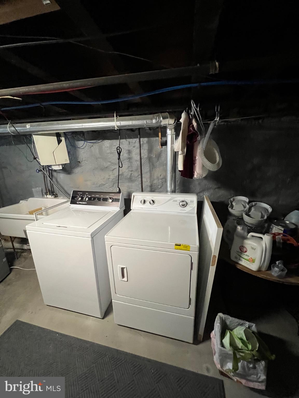 PORT RICHMOND - Residential Lease