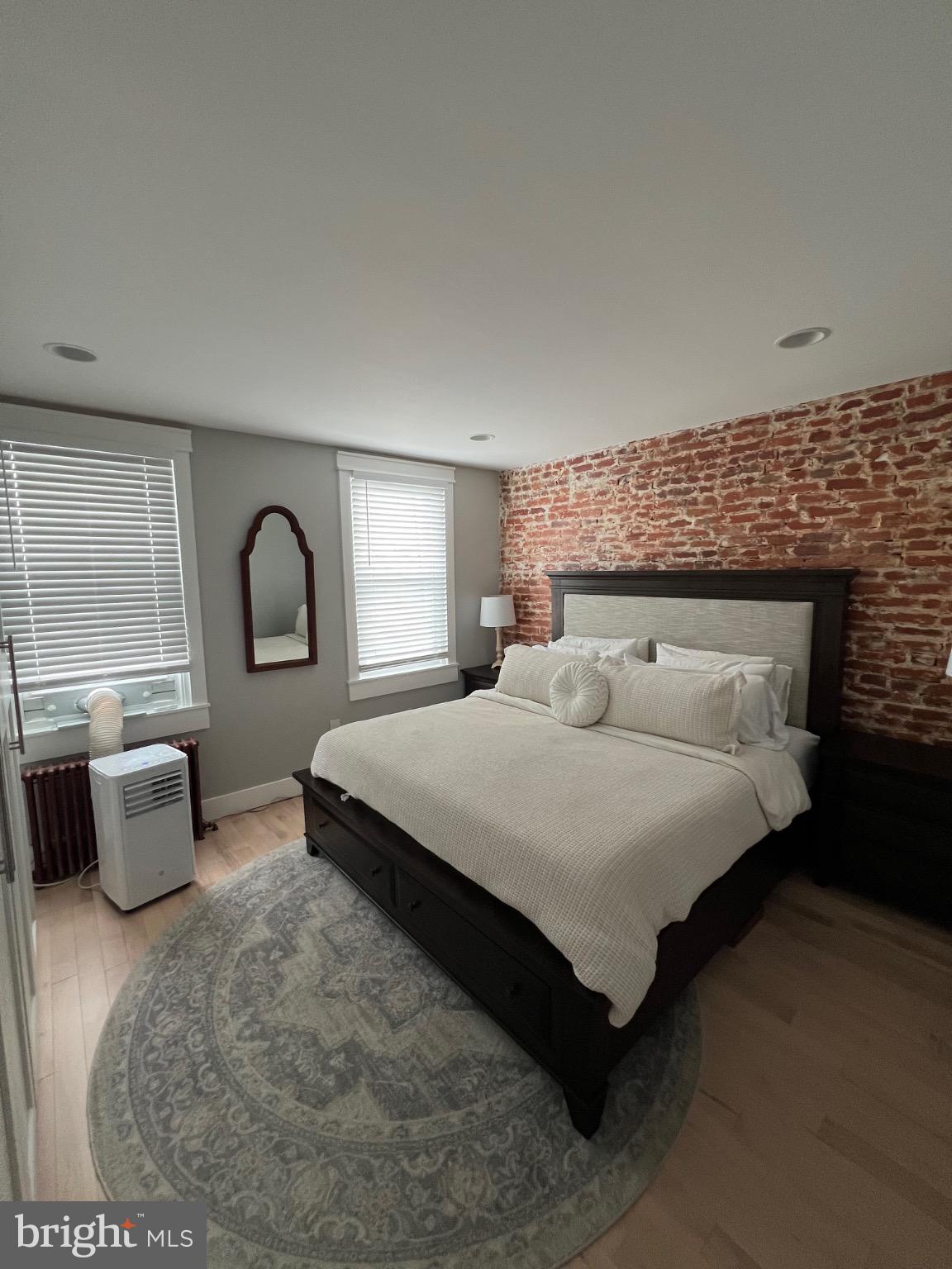 PORT RICHMOND - Residential Lease