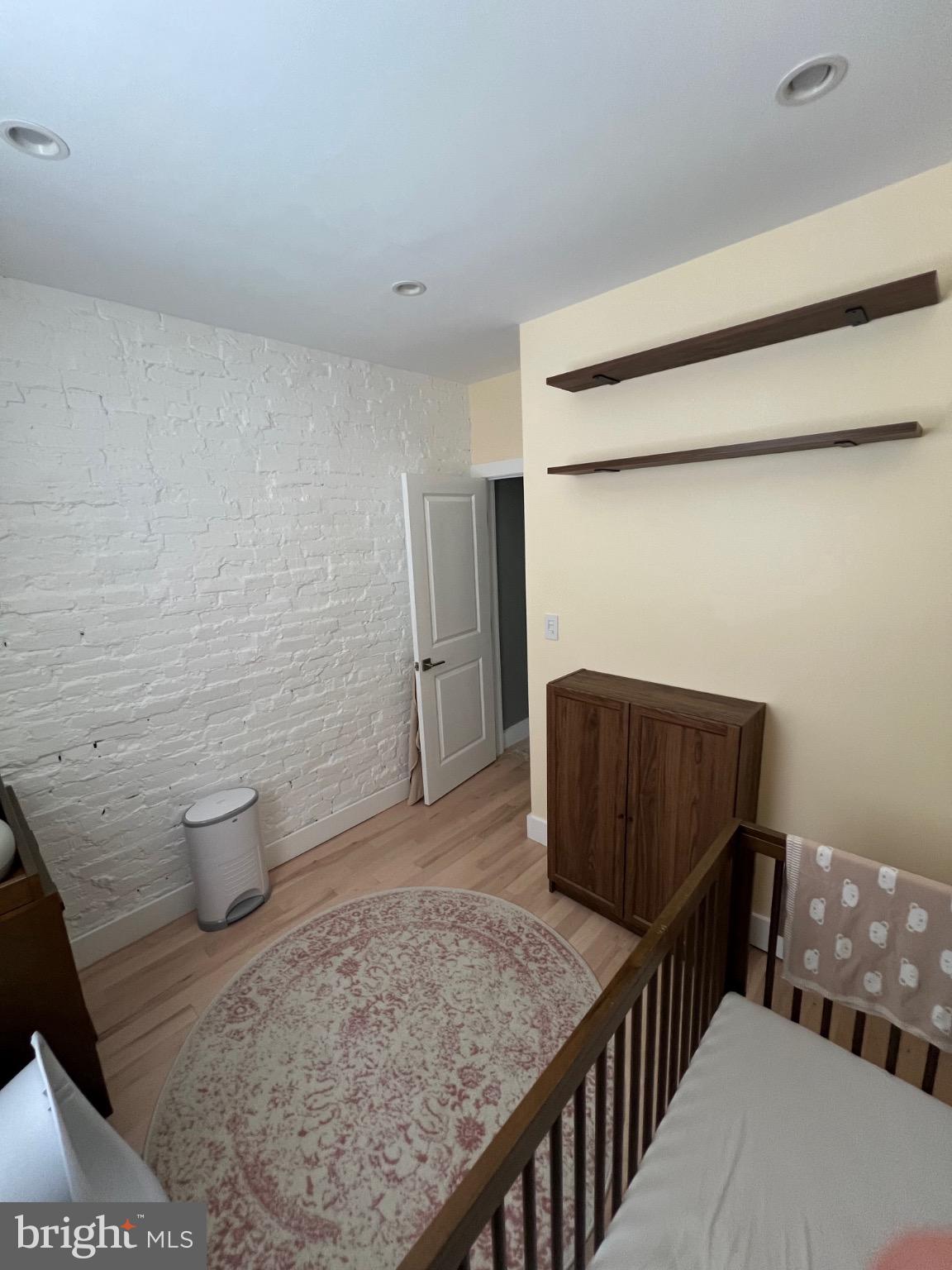 PORT RICHMOND - Residential Lease