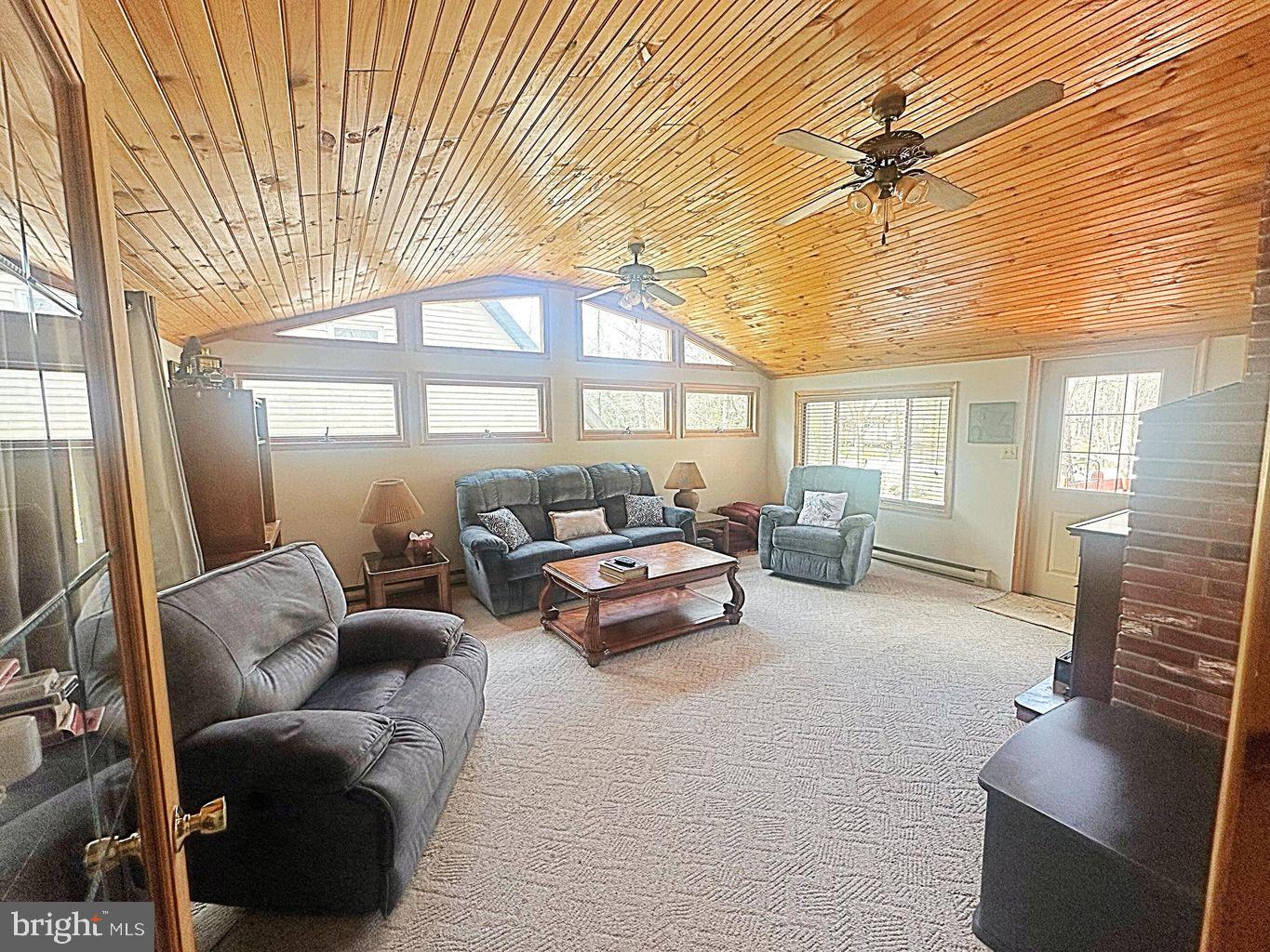 ARROWHEAD  LAKES - Residential